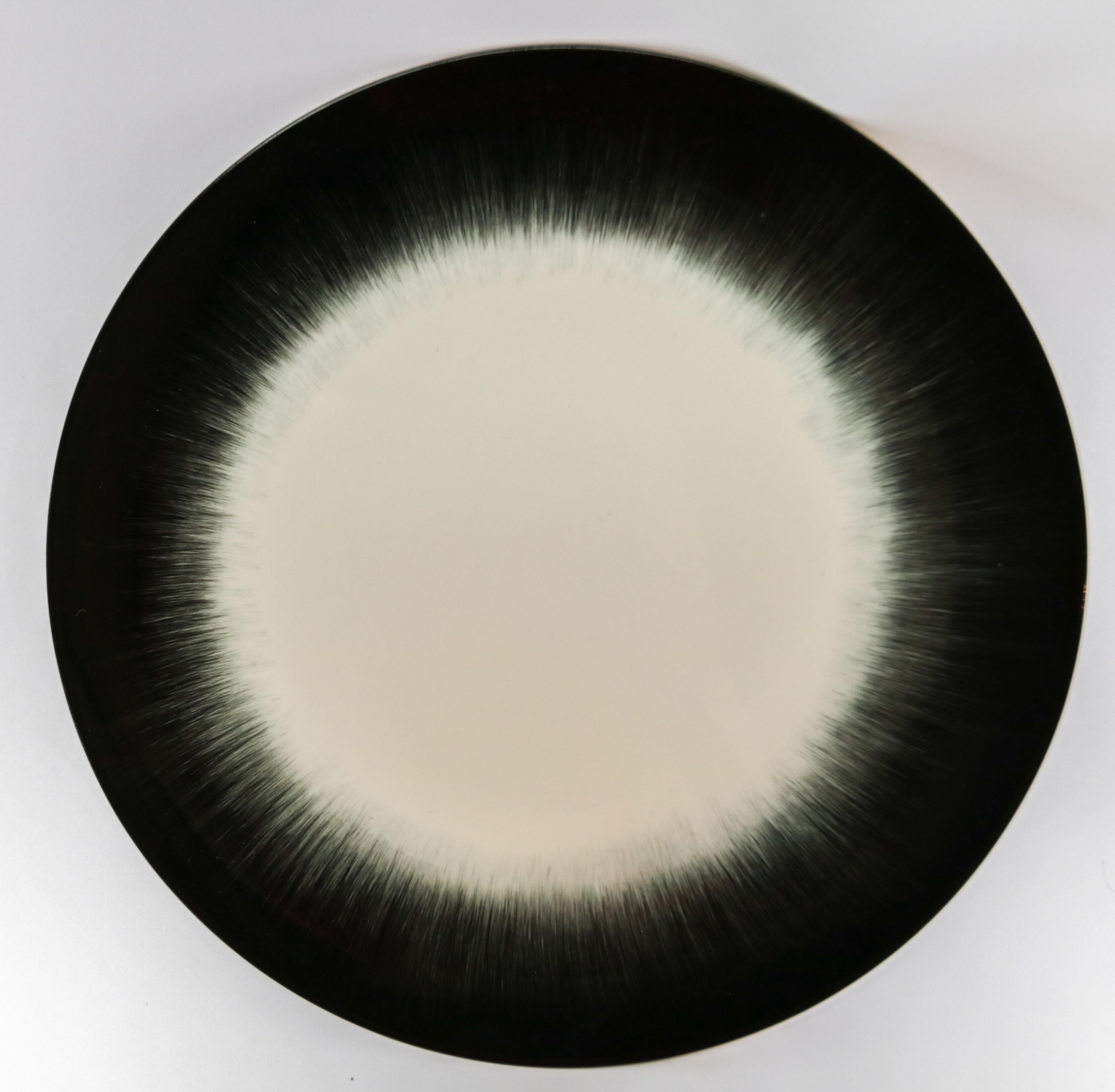Porcelain Ann Demeulemeester for Serax Dé Dinner Plate in off White / Black