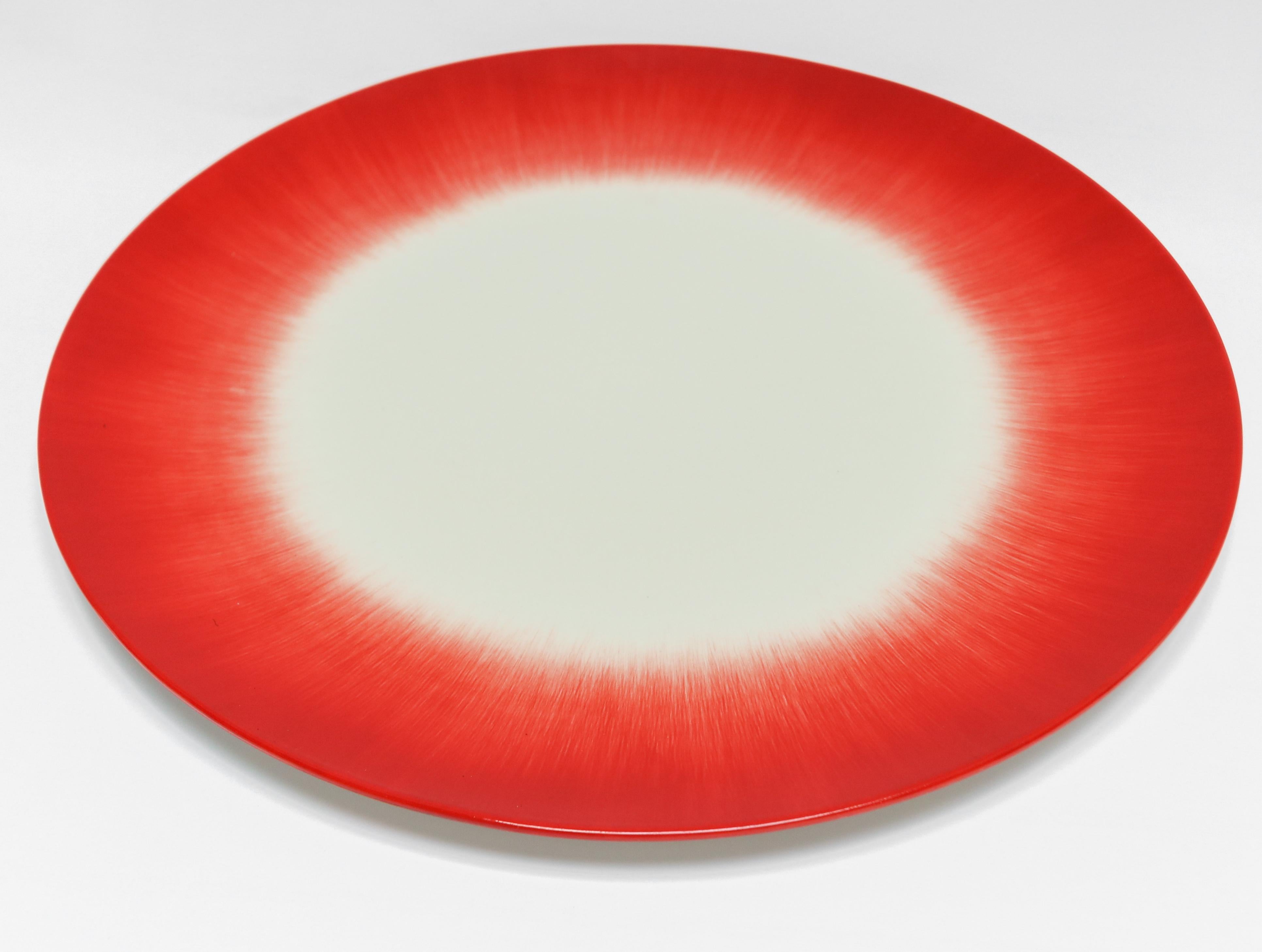Ann Demeulemeester for Serax Dé dinner plate in off white / red. Hand painted with a starburst pattern. 24cm diameter x 1.1 cm high. Must be purchased in quantities of two.
