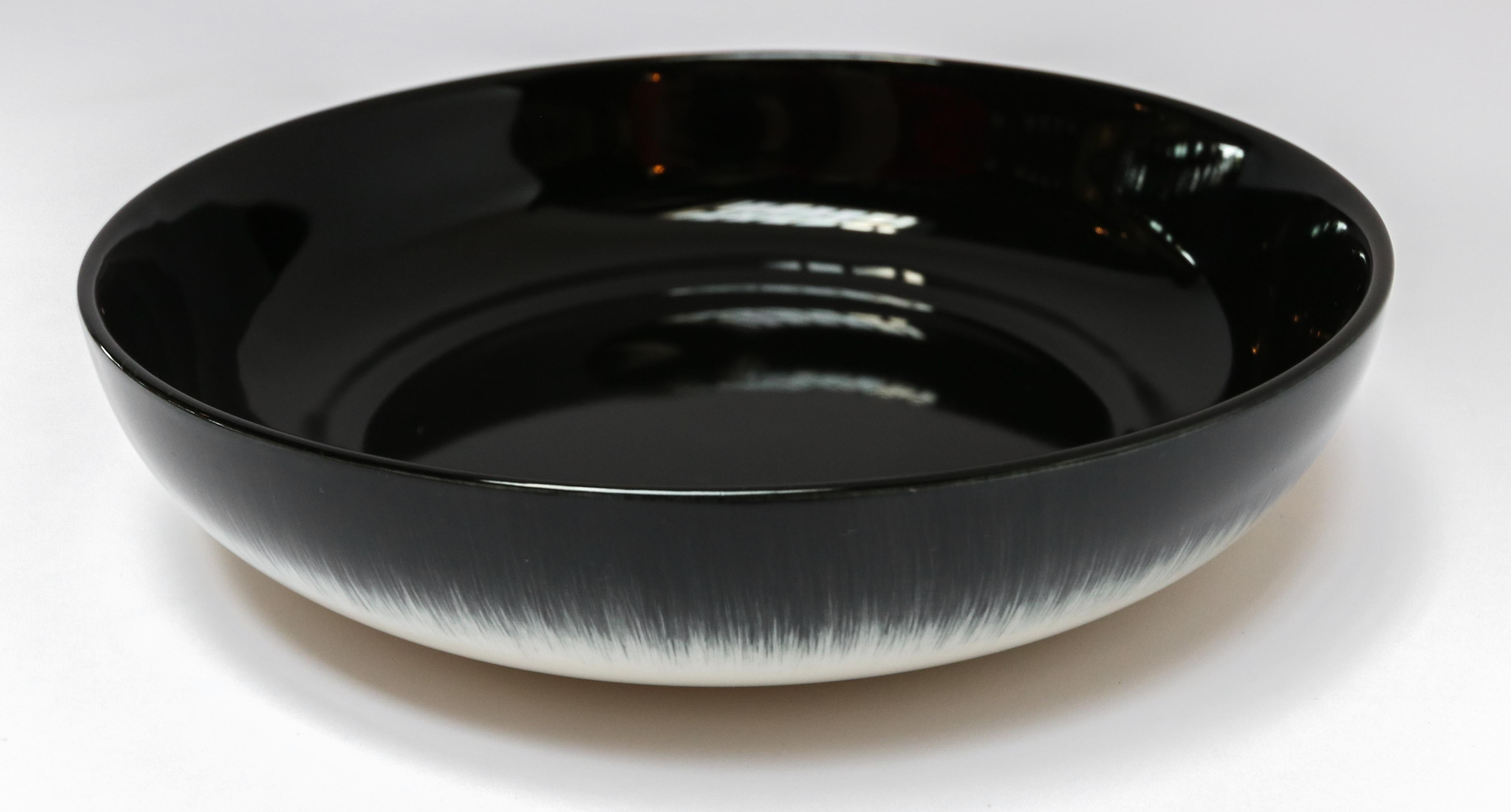 Ann Demeulemeester for Serax Dé Medium High Plate / Bowl in off White / Black In New Condition In Los Angeles, CA