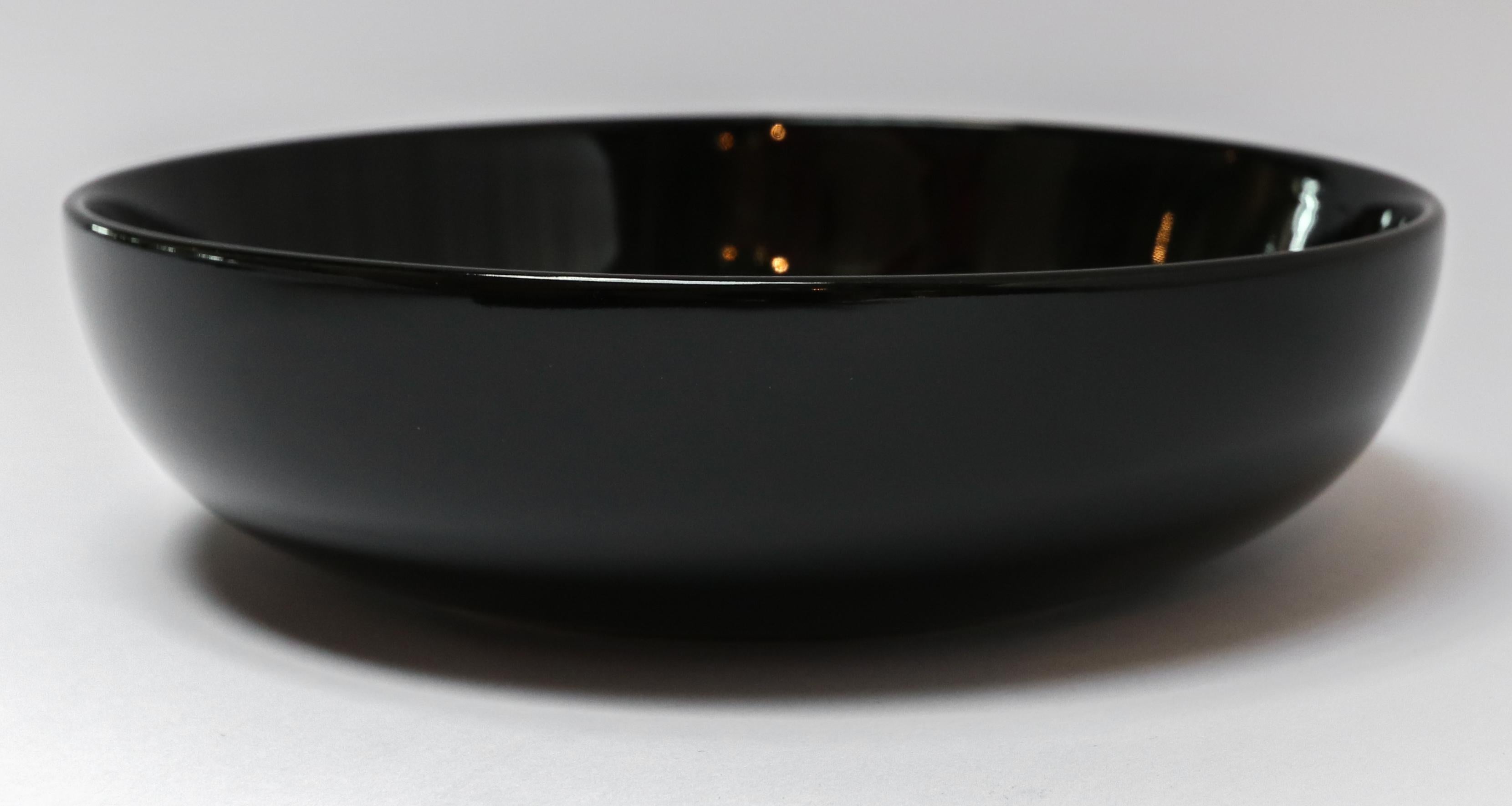 Ann Demeulemeester for Serax Dé Small High Plate / Bowl in Black / off White In New Condition In Los Angeles, CA