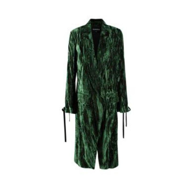 Ann Demeulemeester Green Crushed Velvet Coat

- Green, crushed velvet-style cotton Ann Demeulemeester jacket with built-in-belt
- Oversized lapels and collar 
- Black velvet bow-ties on wrists

Materials:
Cotton
Acetate
Viscose

Made in