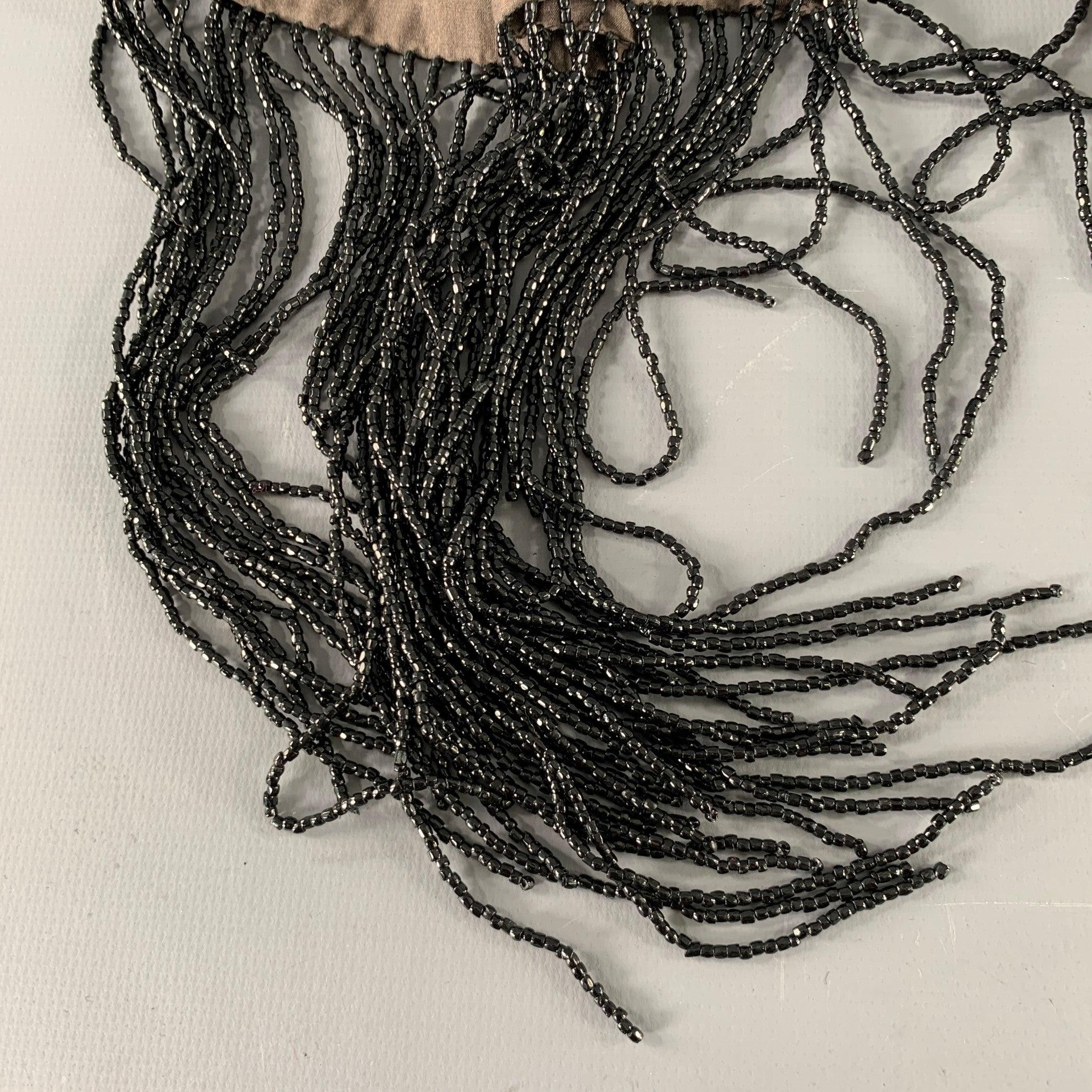 ANN DEMEULEMEESTER scarf
in a grey woven fabric featuring a beaded tassel fringe.Very Good Pre-Owned Condition. 

Measurements: 
  58 inches  x 10 inches 
  
  
 
Sui Generis Reference: 132395
Category: Scarves
More Details
    
Brand:  ANN