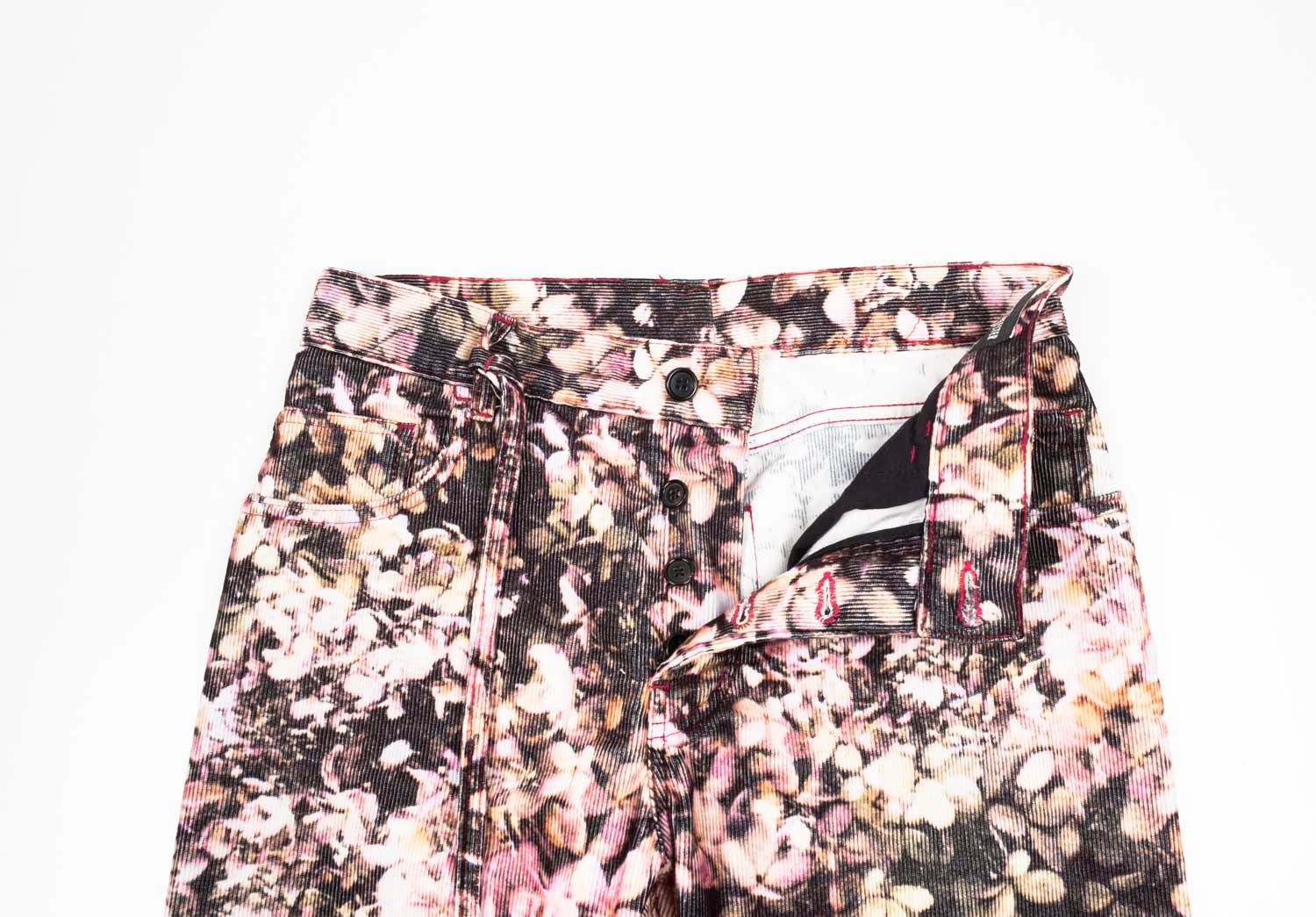 Compruebe mis otros listados. Tiene a la venta mucha más ropa de diseño. Abierto a cualquier oferta.
Artículo en venta 100% auténtico Vaqueros de pana Ann Demeulemeester, VINU0
Color: múltiple
(El color real puede variar un poco debido a la