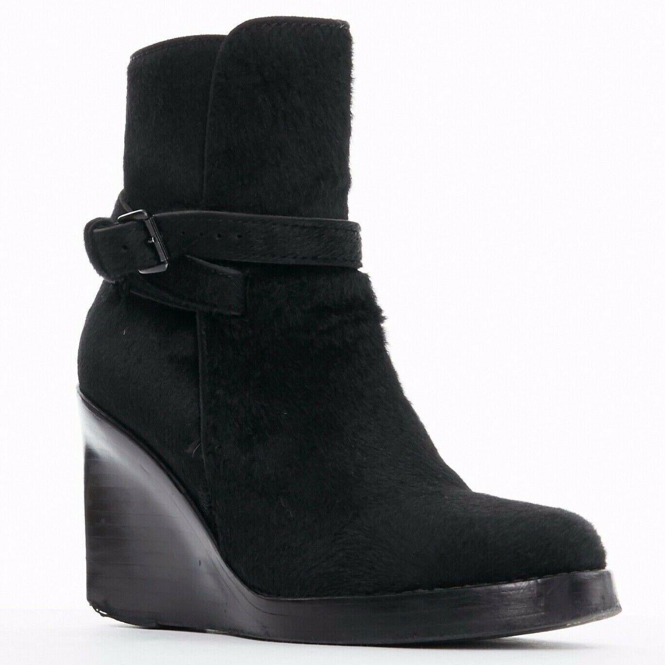 ANN DEMEULEMEESTER pony skin belted platform ankle boots shoes EU36 US6 UK3

ANN DEMEULEMEESTER Black pony skin . Wrap around ankle strap with buckle secure . Stacked wooden wedge heel

CONDITION
Very good, minor chip on heel.

MEASUREMENTS
Length: