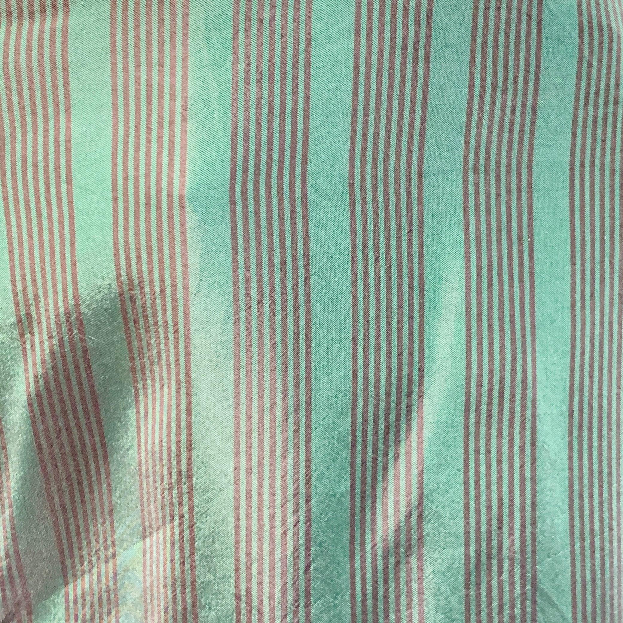 ANN DEMEULEMEESTER Kleid Hose
in grünem und schwarzem Cupro mit Streifenmuster, flacher Vorderseite und spitz zulaufendem Bein. Ausgezeichneter Pre-Owned Zustand. 

Markiert:   FR 38 

Abmessungen: 
  Taille: 31 Zoll Erhöhung: 8,25 Zoll Innennaht: