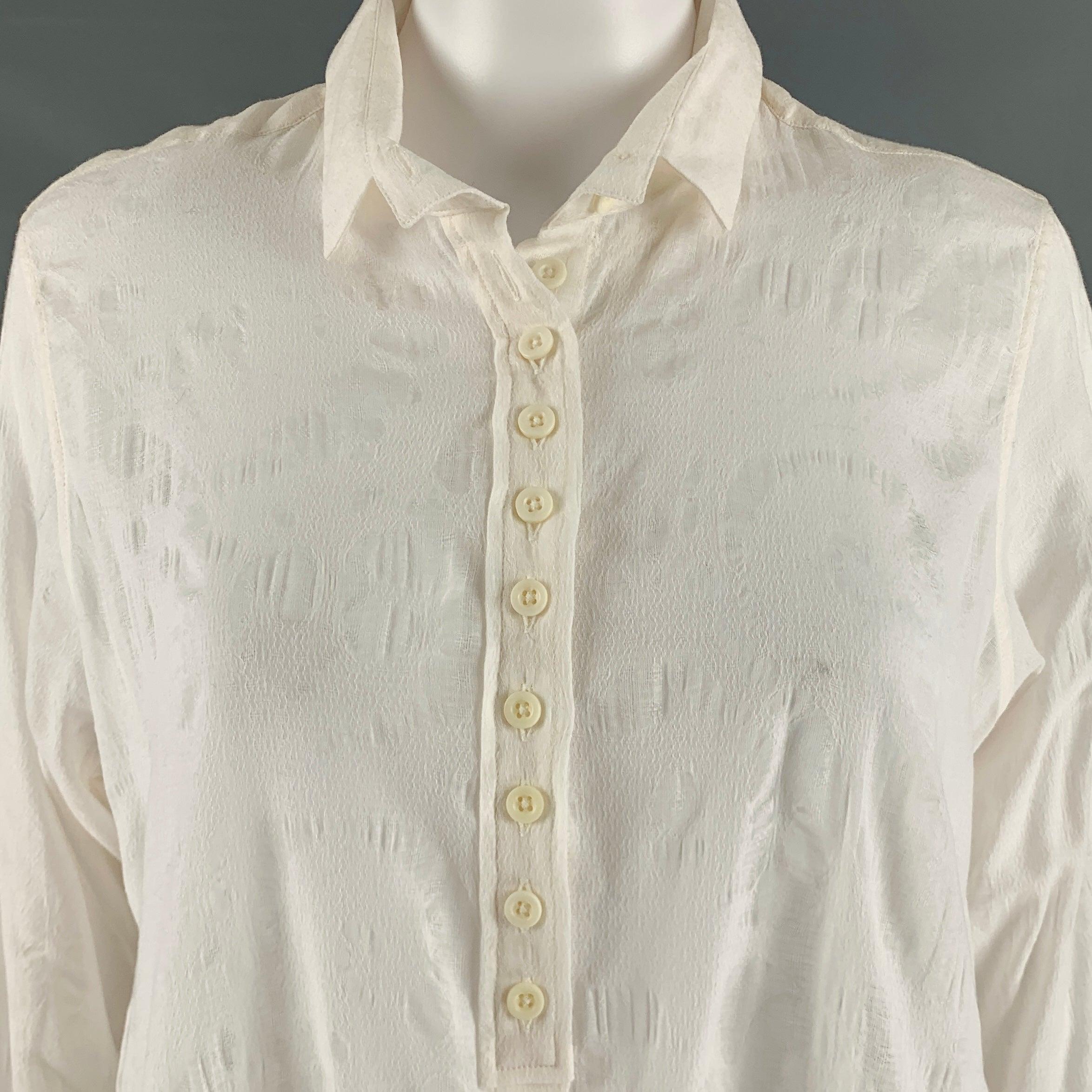 ANN DEMEULEMEESTER blouse
in a white cotton fabric featuring a textured design, long sleeves, side slits, and button closure with faux half placket. Made in Portugal.Very Good Pre-Owned Condition.
Minor mark on collar. 

Marked:   38 

Measurements: