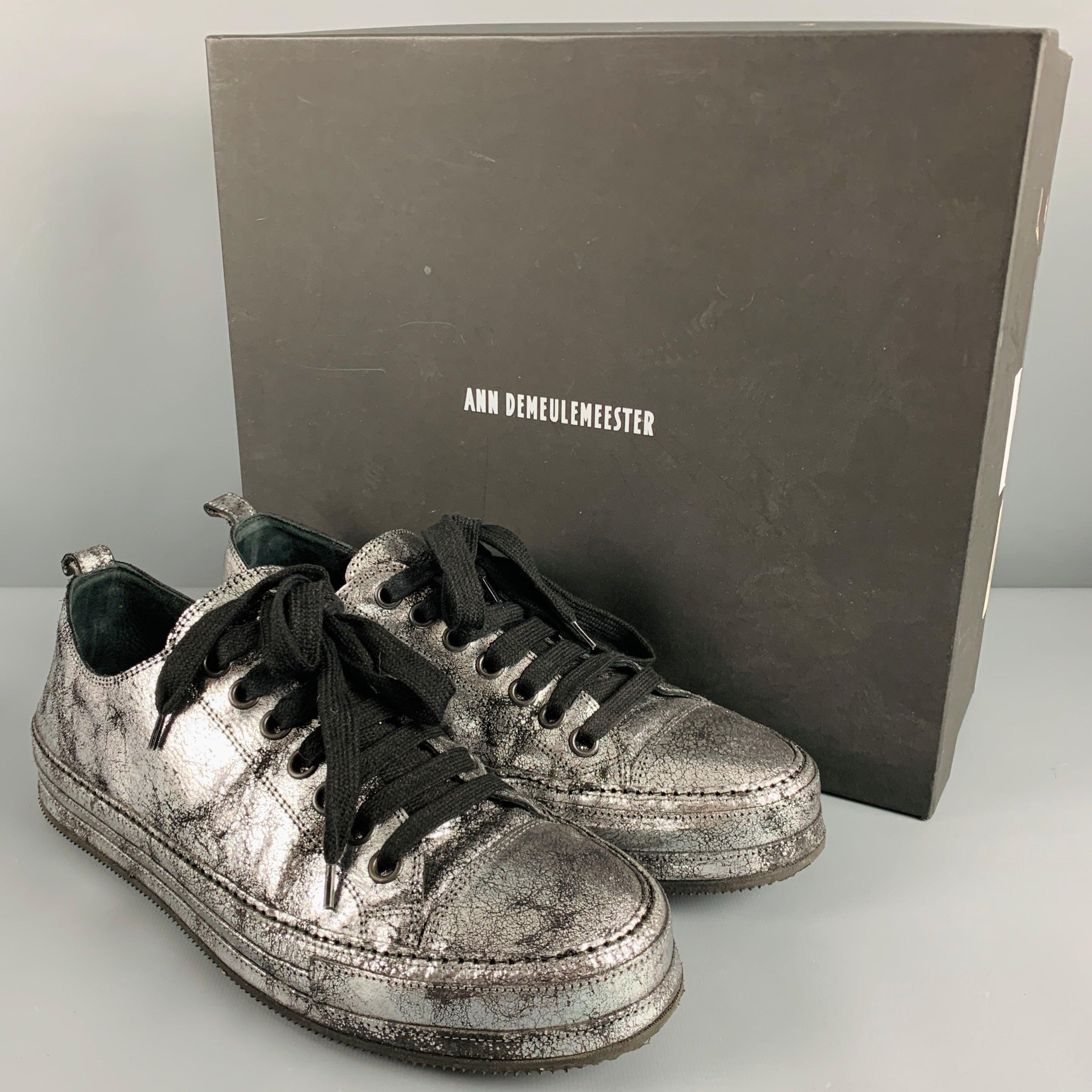 ANN DEMEULEMEESTER Taille 9 Silver Black Metallic Leather Lace Up Sneakers en vente 3