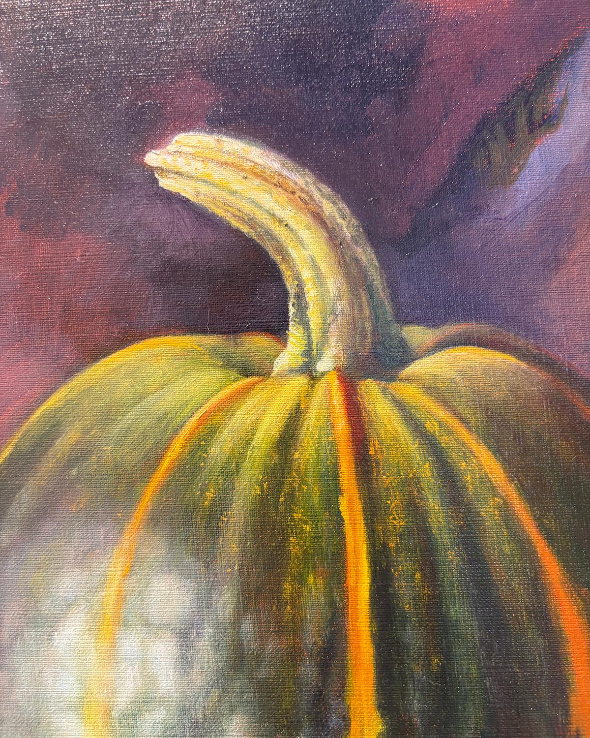 Geheimnisvoller Kürbis (Hyperrealistischer grüner und oranger Kürbis und Stoffhintergrund) (Realismus), Painting, von Ann Getsinger
