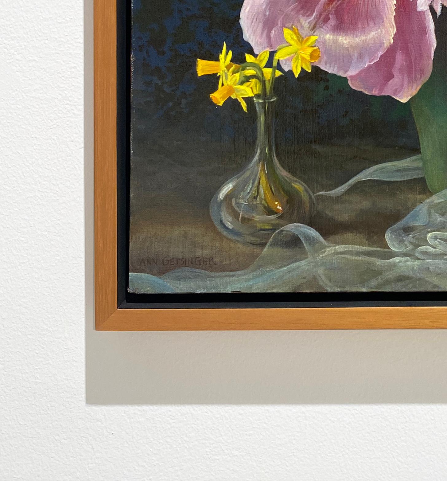 Pfingstrose (Rosa Pfingstrose mit gelber Mitte und kleinerer Narzisse Realistisches Stilleben) im Angebot 7