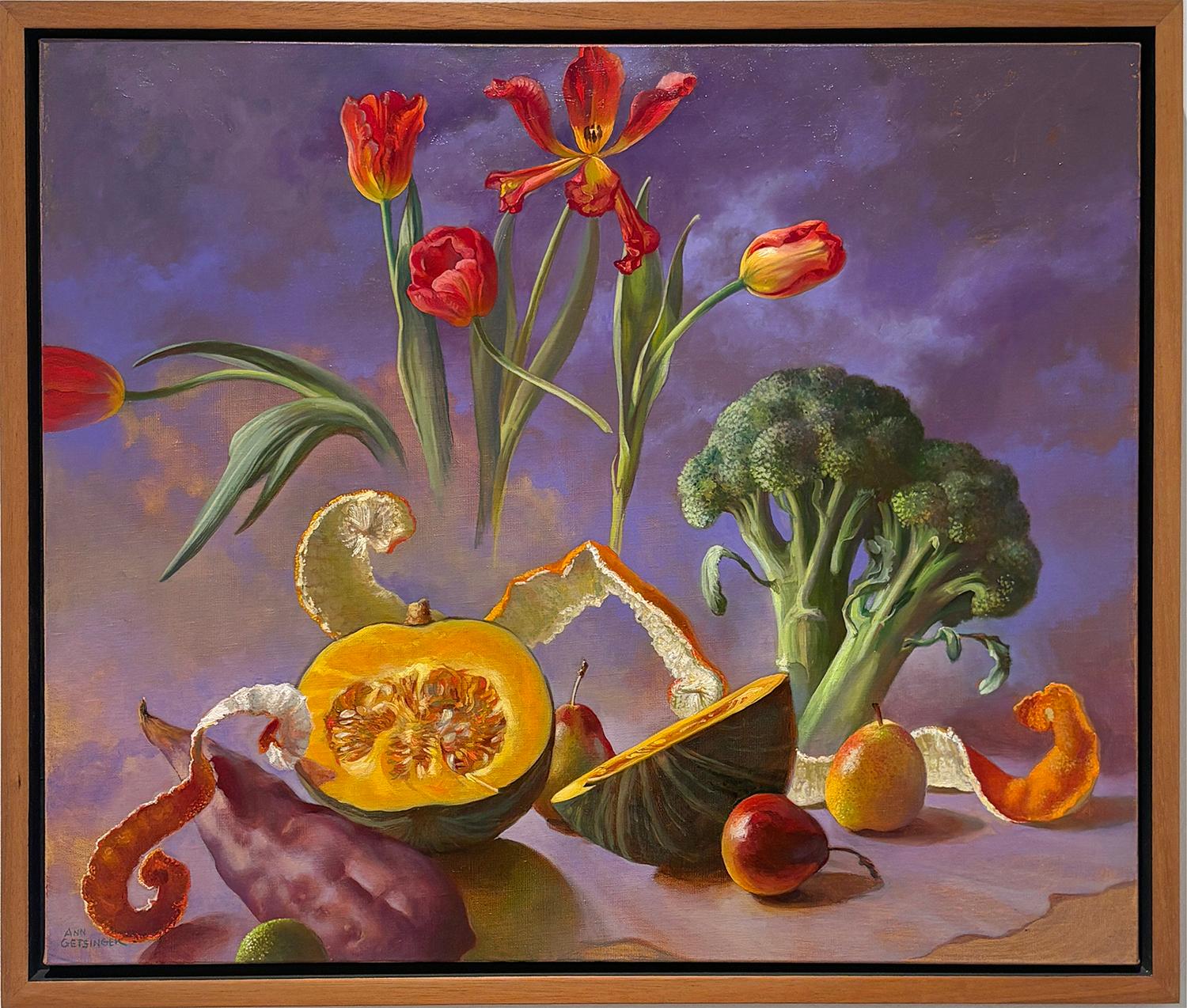 Aufhängung (Hyperrealistisches Blumen- und Gemüsestillleben vor Wolken) – Painting von Ann Getsinger