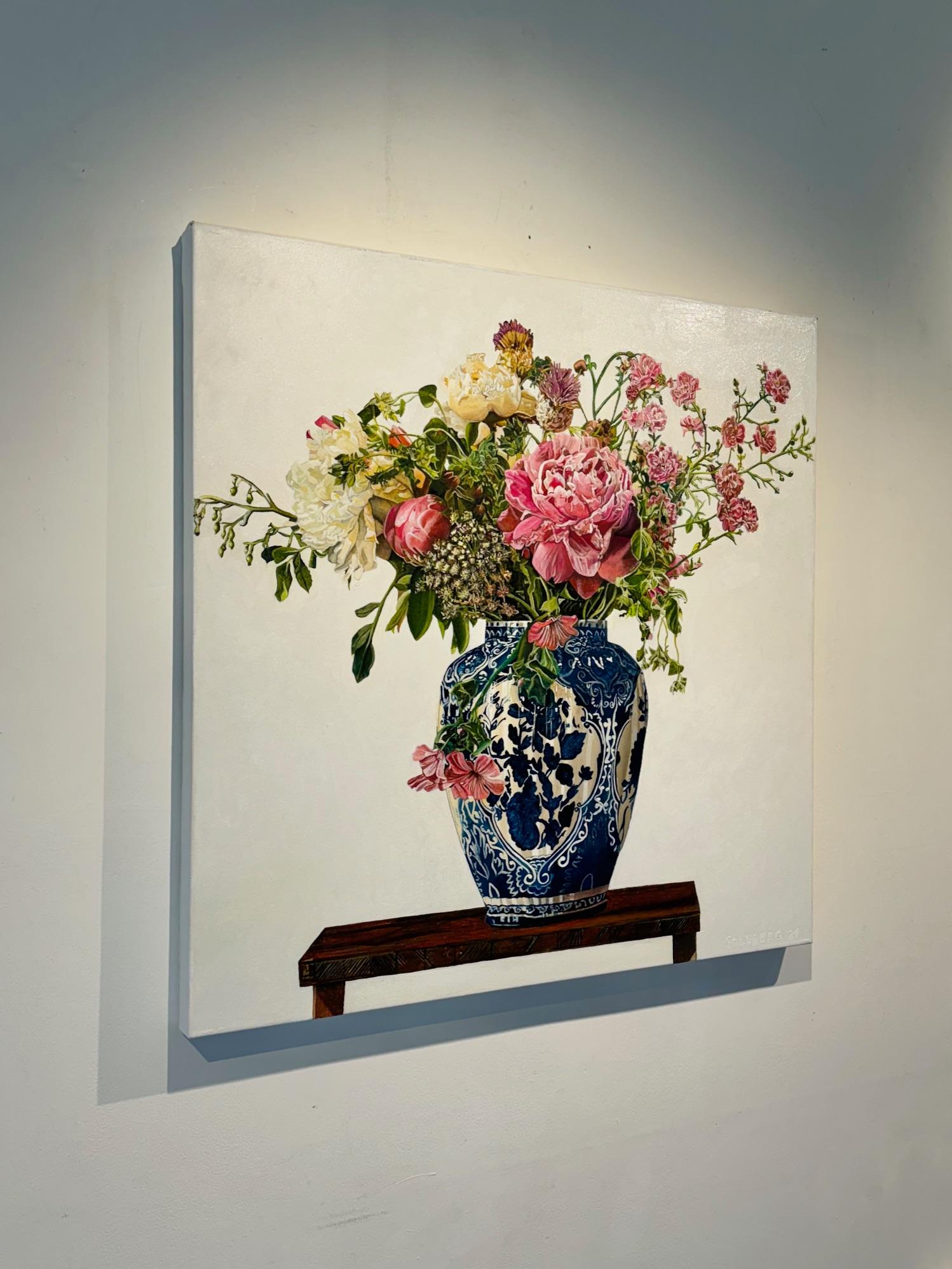 Vase des Frühlings Lights -Original Realismus Stillleben Ölgemälde- Zeitgenössische Kunst (Fotorealismus), Painting, von Ann Goldberg