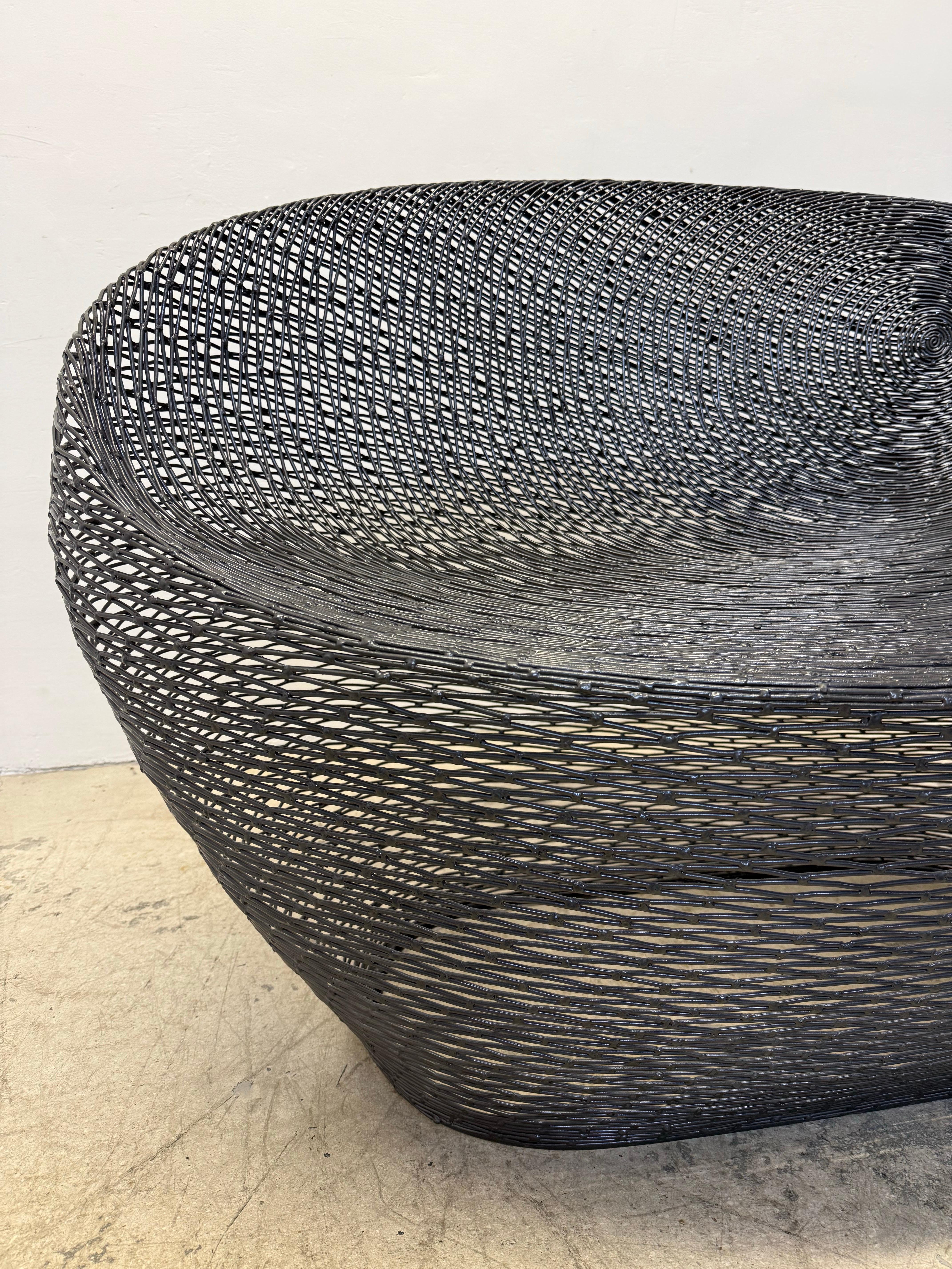 Banc en fer galvanisé soudé à deux places Ann Pamintuan Cocoon, années 2000 en vente 3