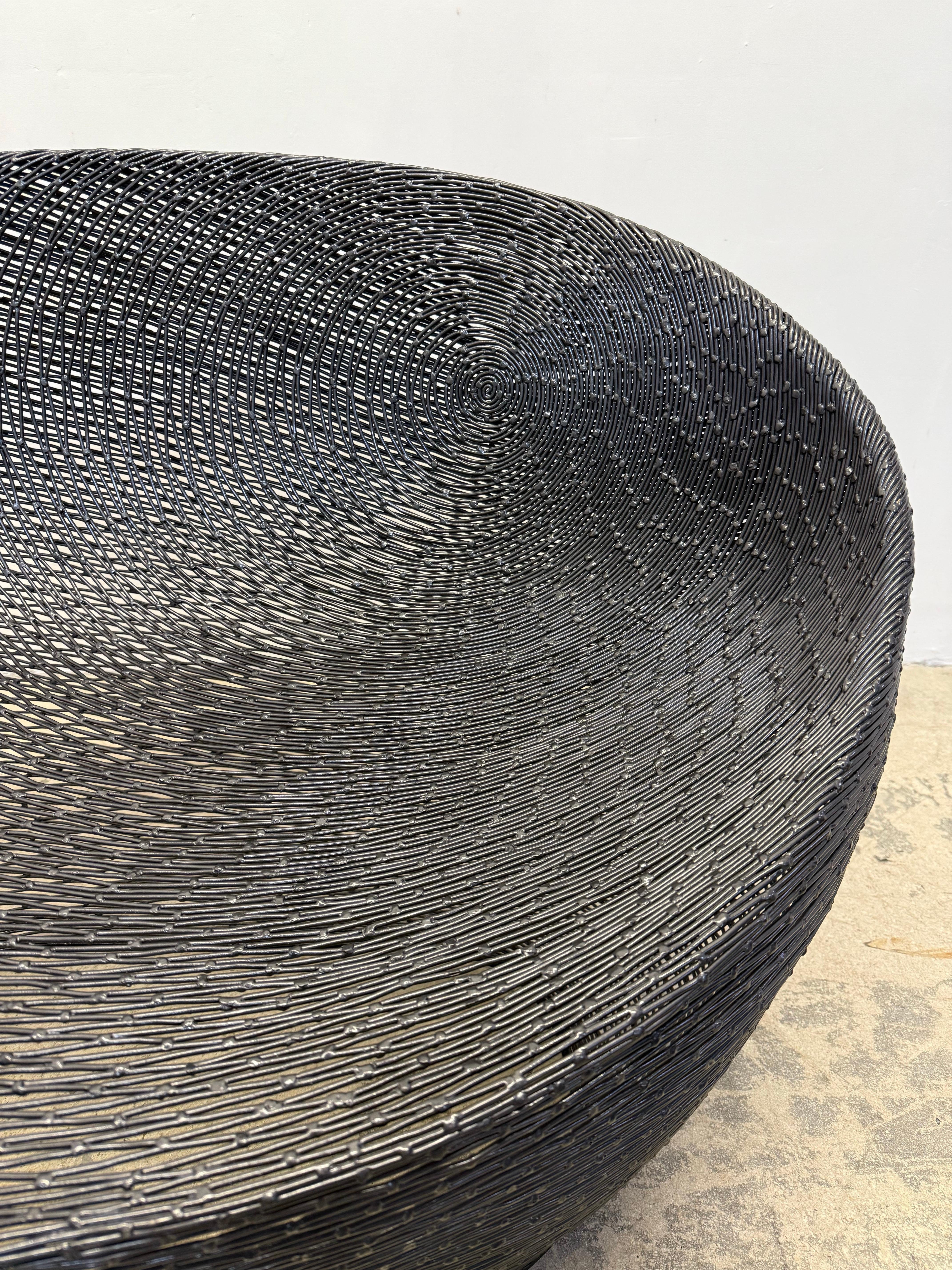 Banc en fer galvanisé soudé à deux places Ann Pamintuan Cocoon, années 2000 en vente 4
