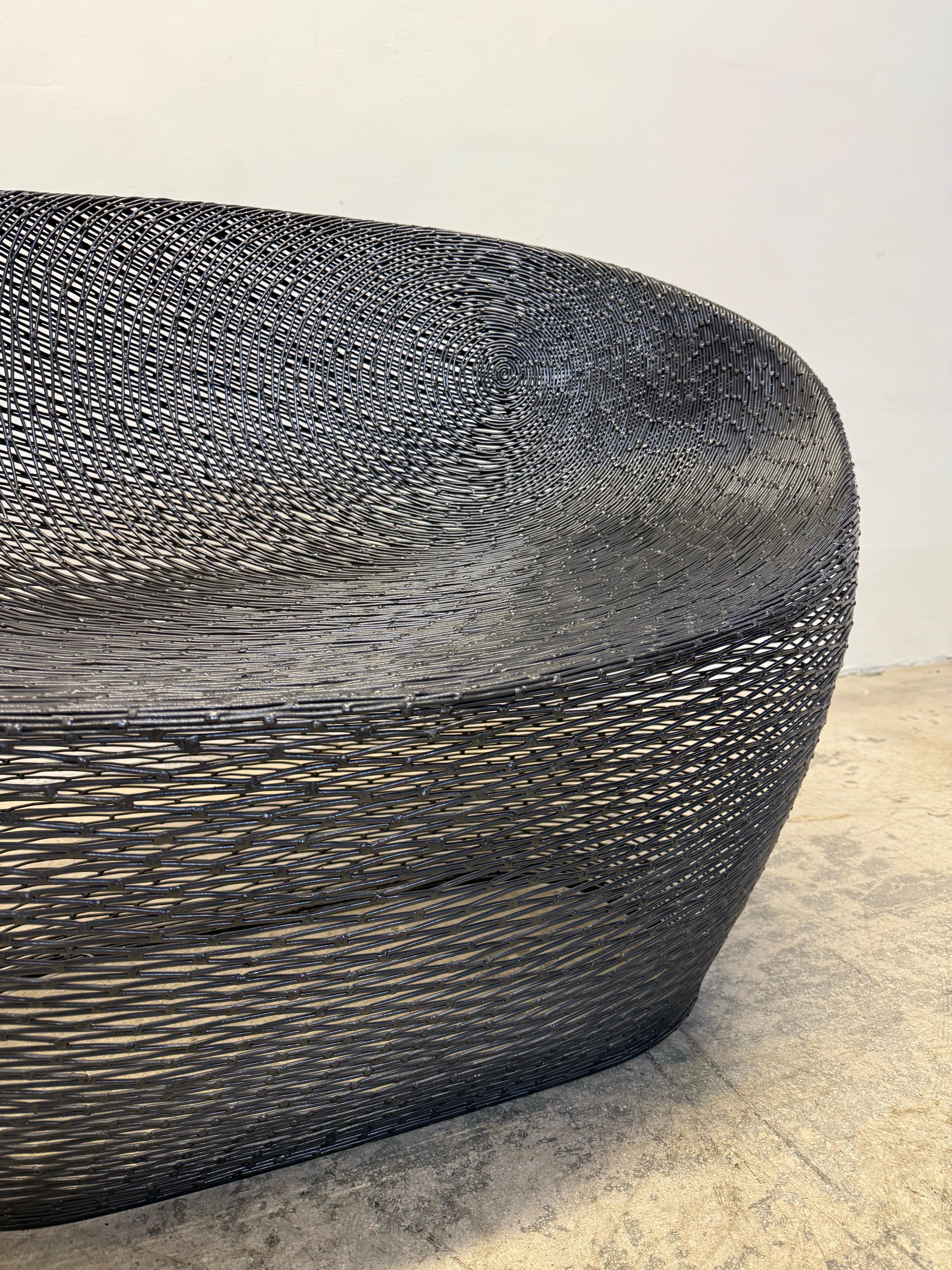 Banc en fer galvanisé soudé à deux places Ann Pamintuan Cocoon, années 2000 en vente 5