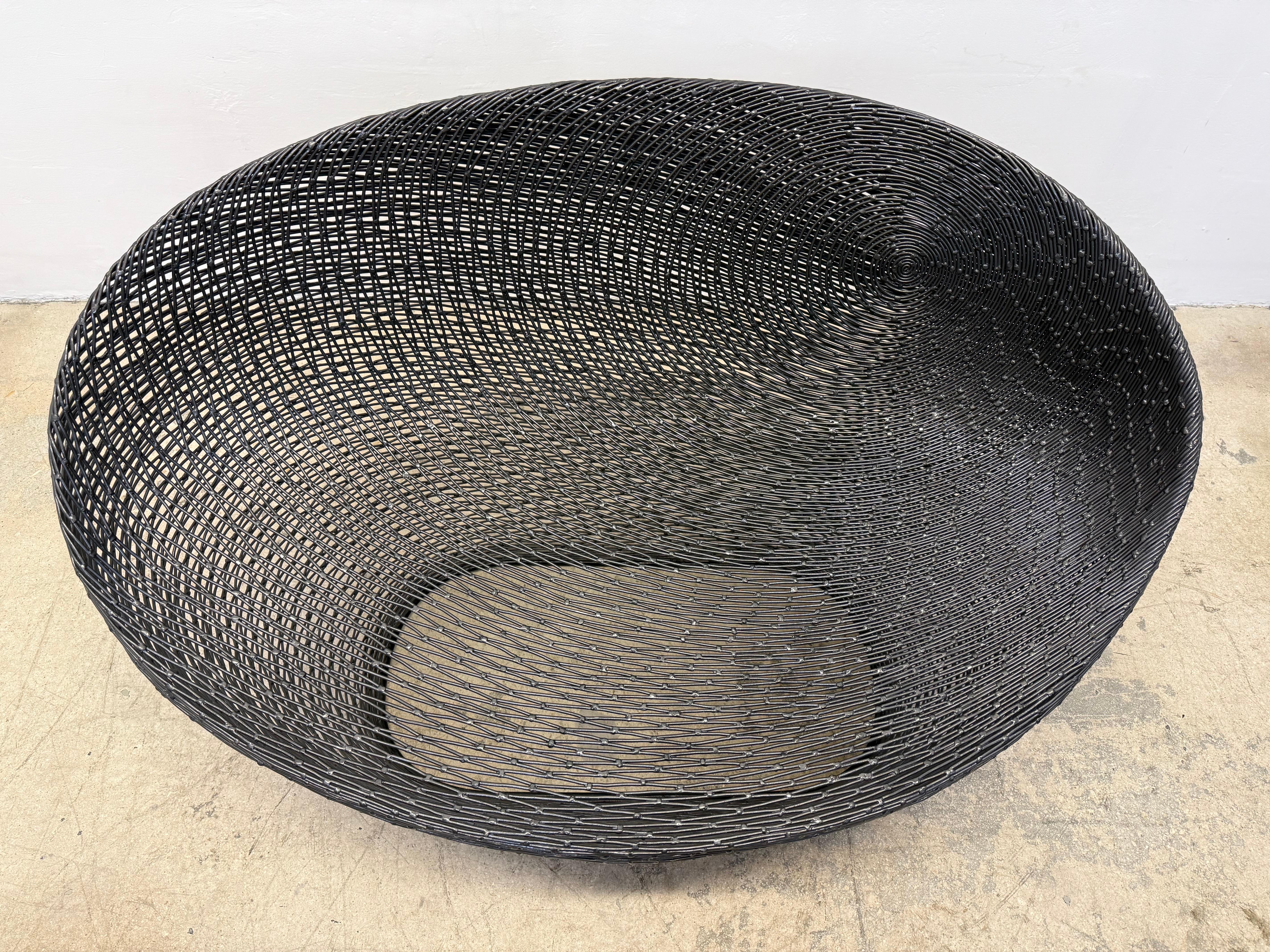 Banc en fer galvanisé soudé à deux places Ann Pamintuan Cocoon, années 2000 en vente 6