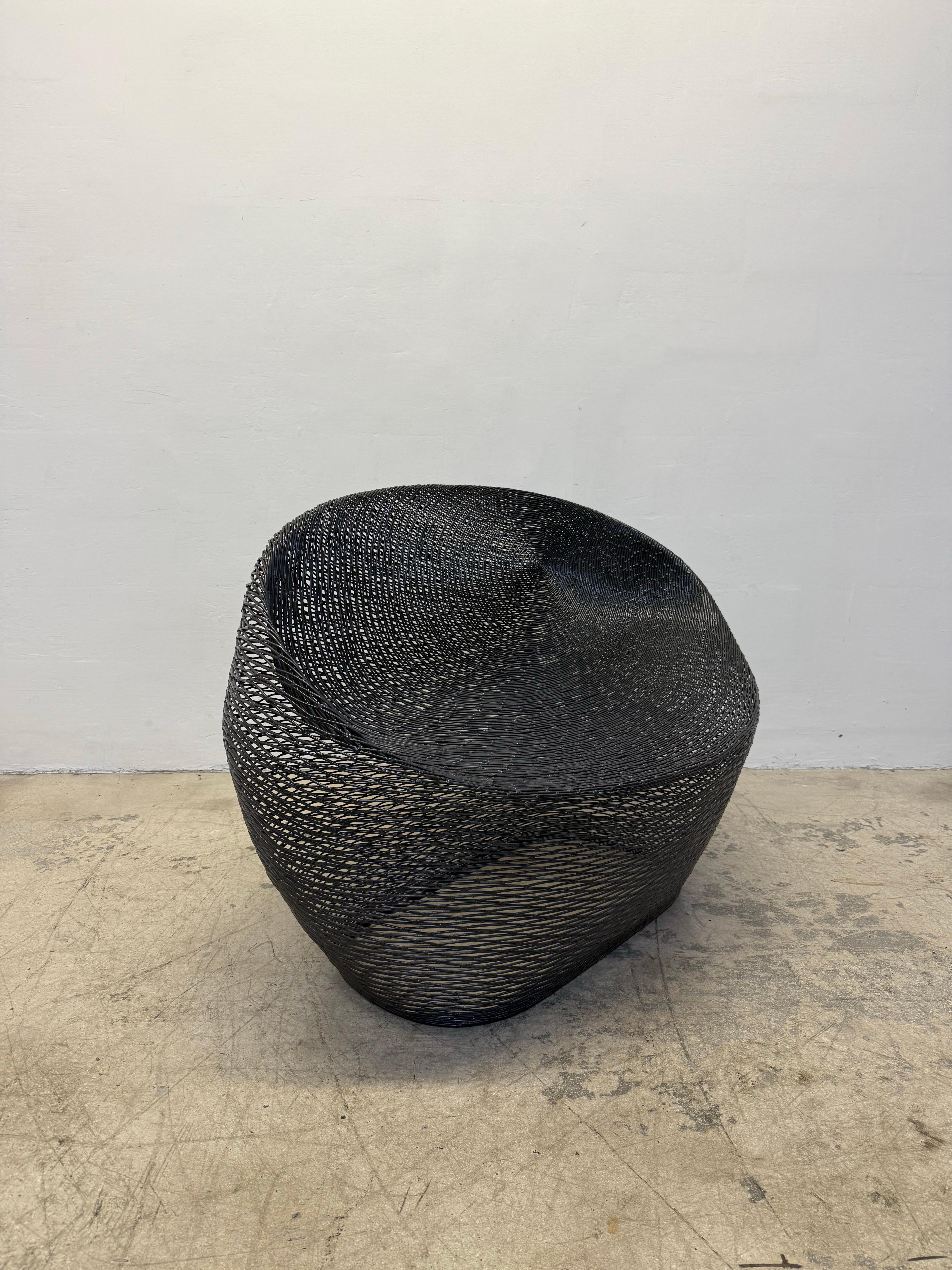 Banc en fer galvanisé soudé à deux places Ann Pamintuan Cocoon, années 2000 Bon état - En vente à Miami, FL