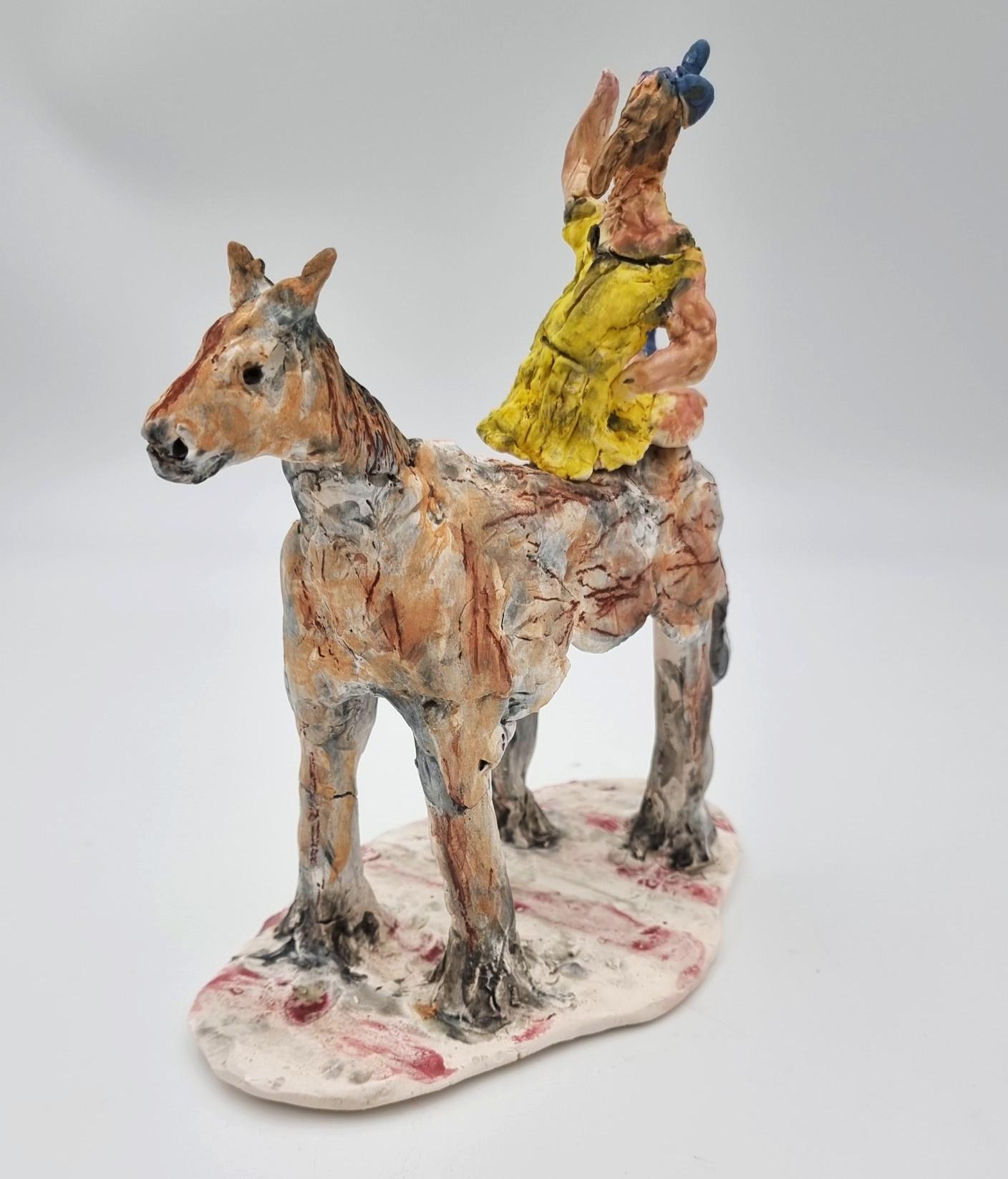 Acróbata femenina a caballo (Circo, Caprichoso, Viola Frey, Delicado, Juguetón) - Sculpture de Ann Rothman