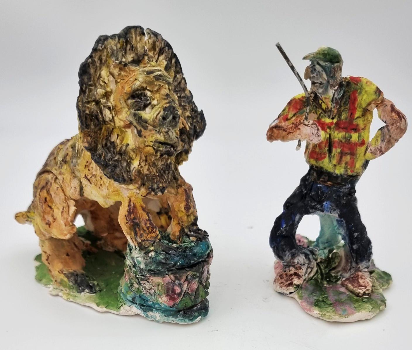 Domador de leones y leones (Circo, Cirque du Soleil, The Ringling, Barnum & Bailey) - Sculpture de Ann Rothman