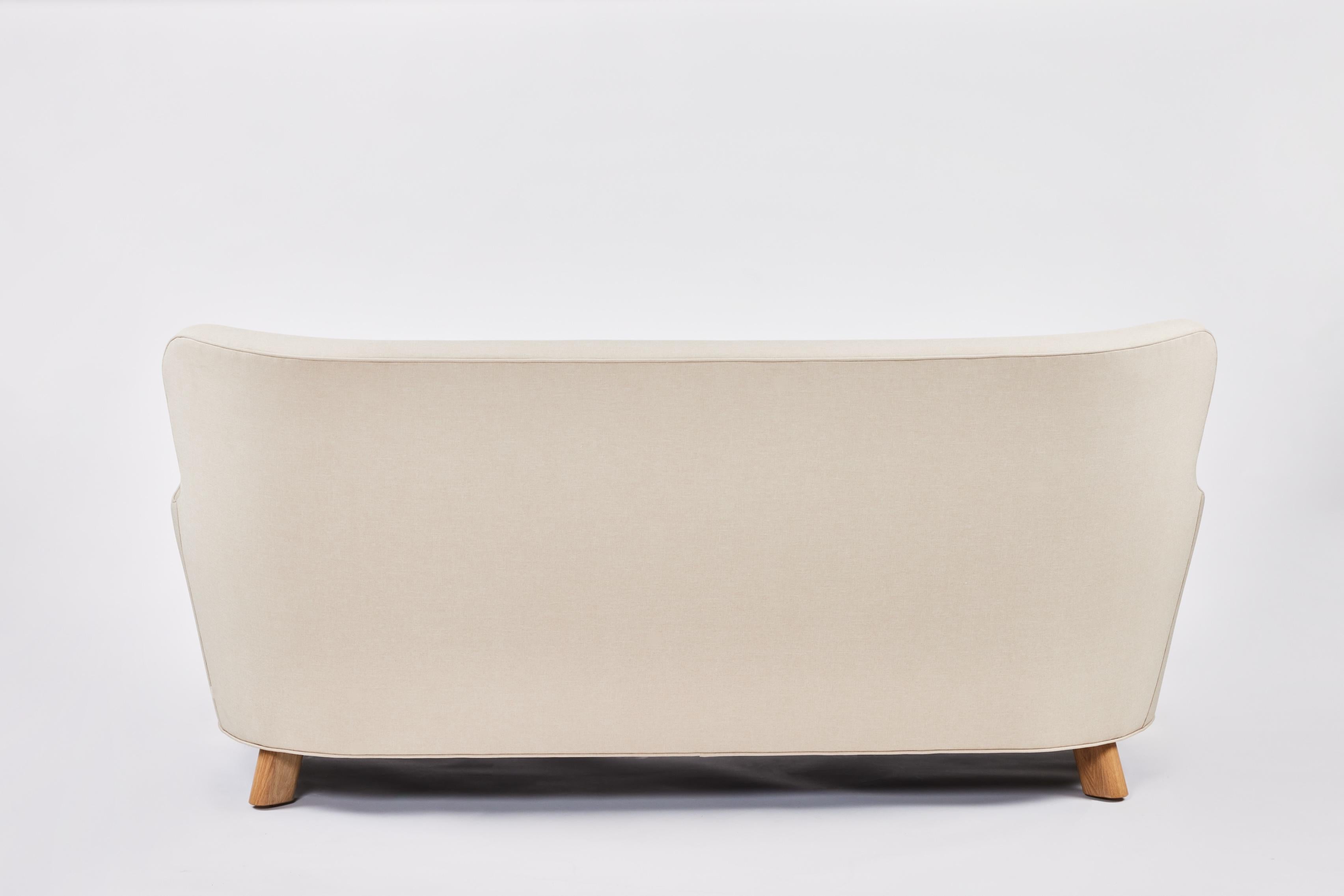 Sofa Modern Curved Tight Back and Seat de Martin and Brockett en vente 5