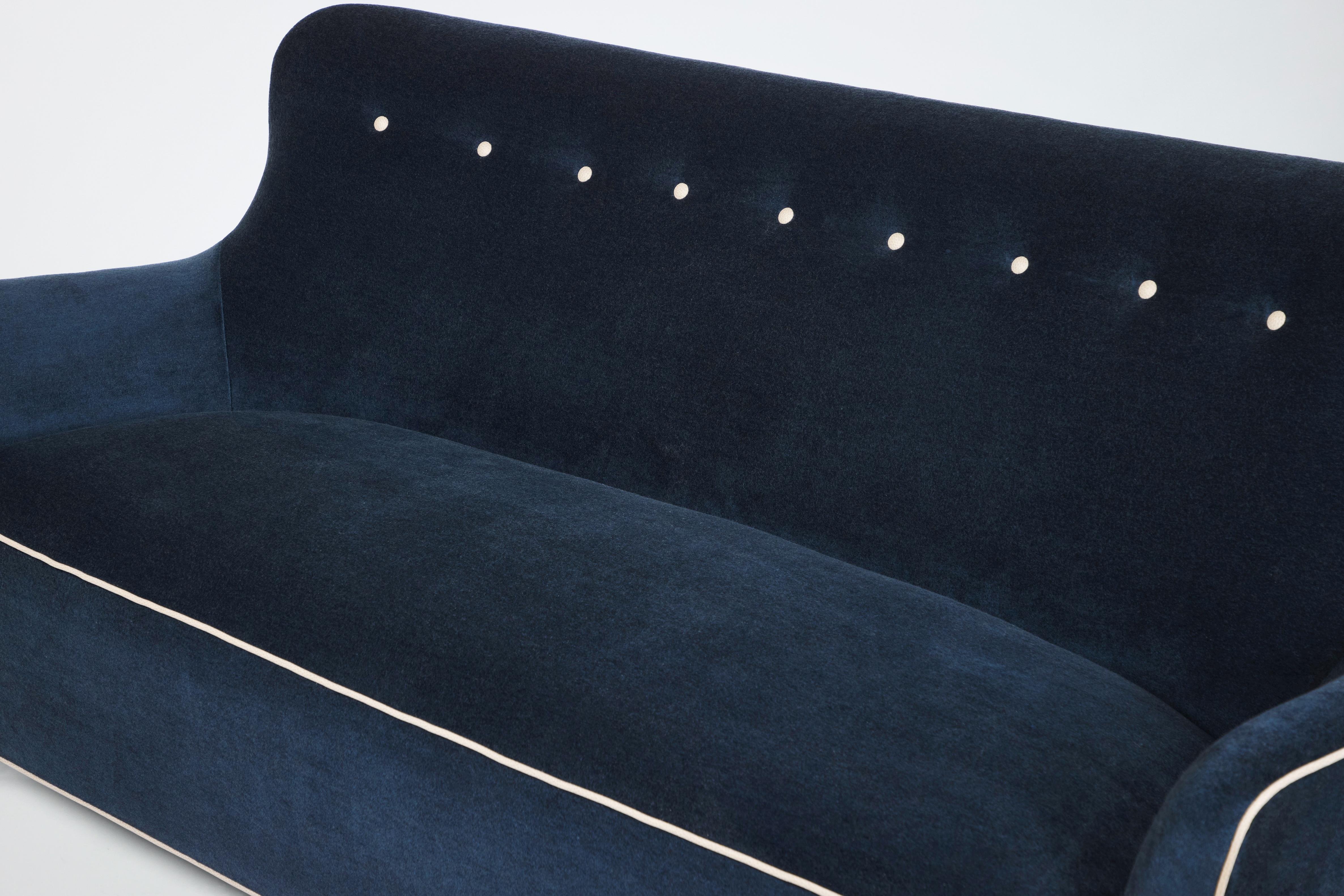 Sofa Modern Curved Tight Back and Seat de Martin and Brockett Neuf - En vente à Los Angeles, CA