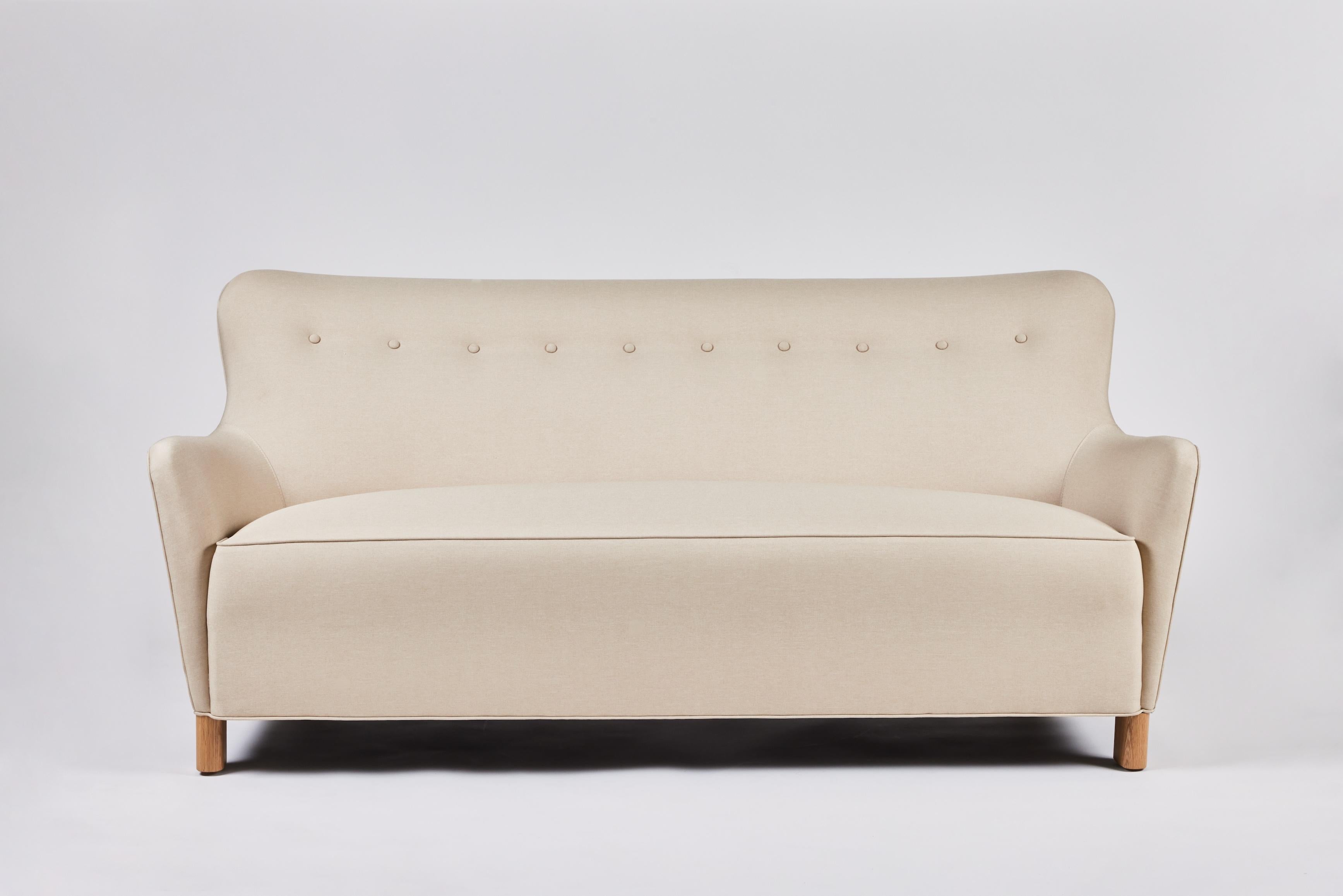 Sofa Modern Curved Tight Back and Seat de Martin and Brockett en vente 2