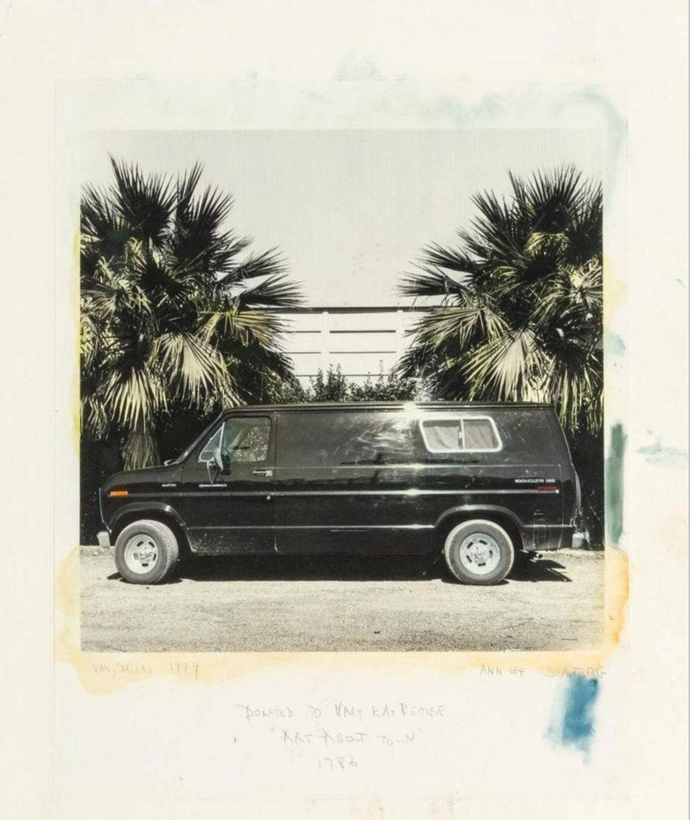 Ein seltenes und wichtiges Frühwerk der amerikanischen Künstlerin/Fotografin Ann Stautberg (Vereinigte Staaten, geb. 1949) Van, Dallas, 1979

Signiert, betitelt und datiert mit Bleistift im unteren Rand recto.
Bezeichnet mit Bleistift, unterer Rand