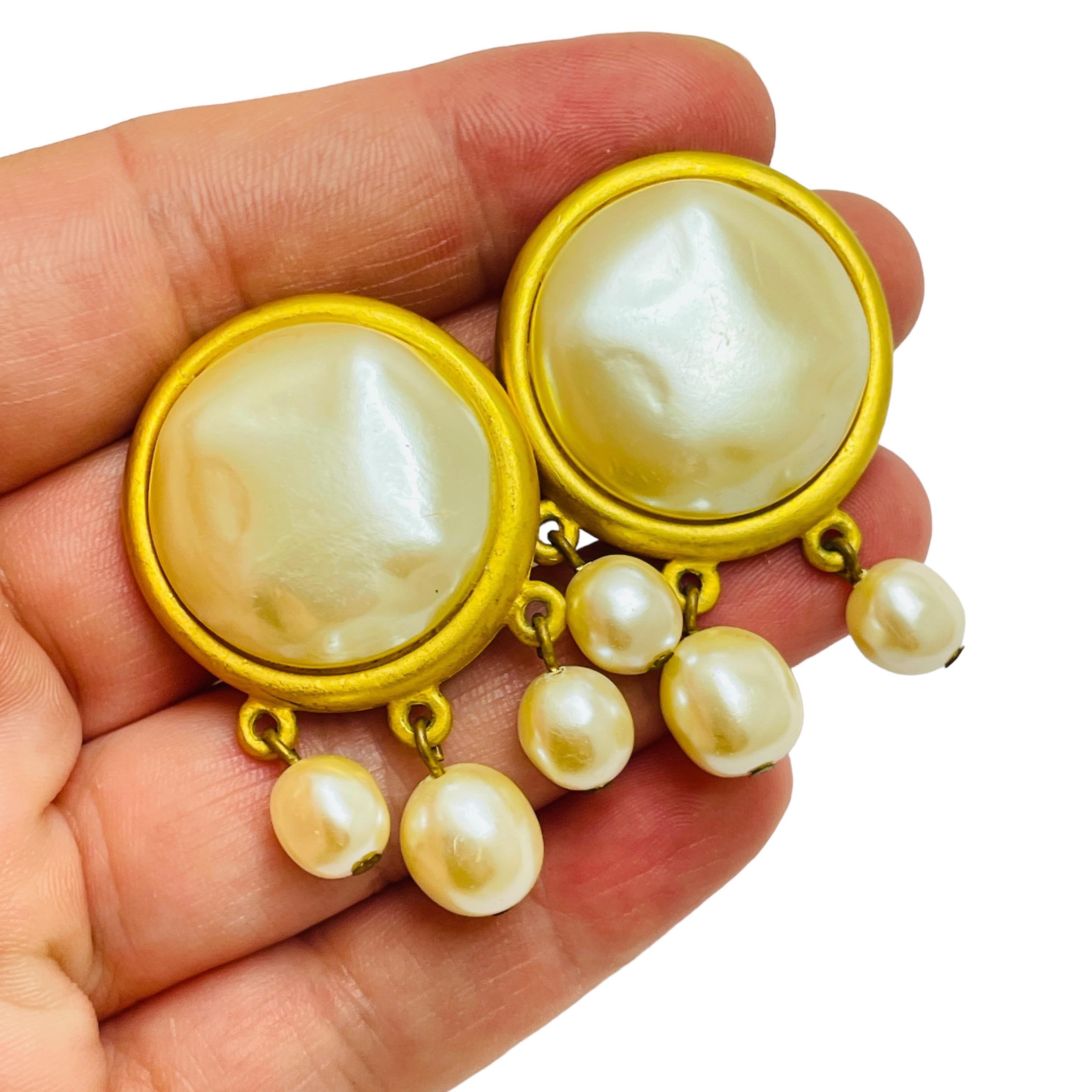 Women's ANN TAYLOR signed vintage gold dangle pearls designer clip on earrings