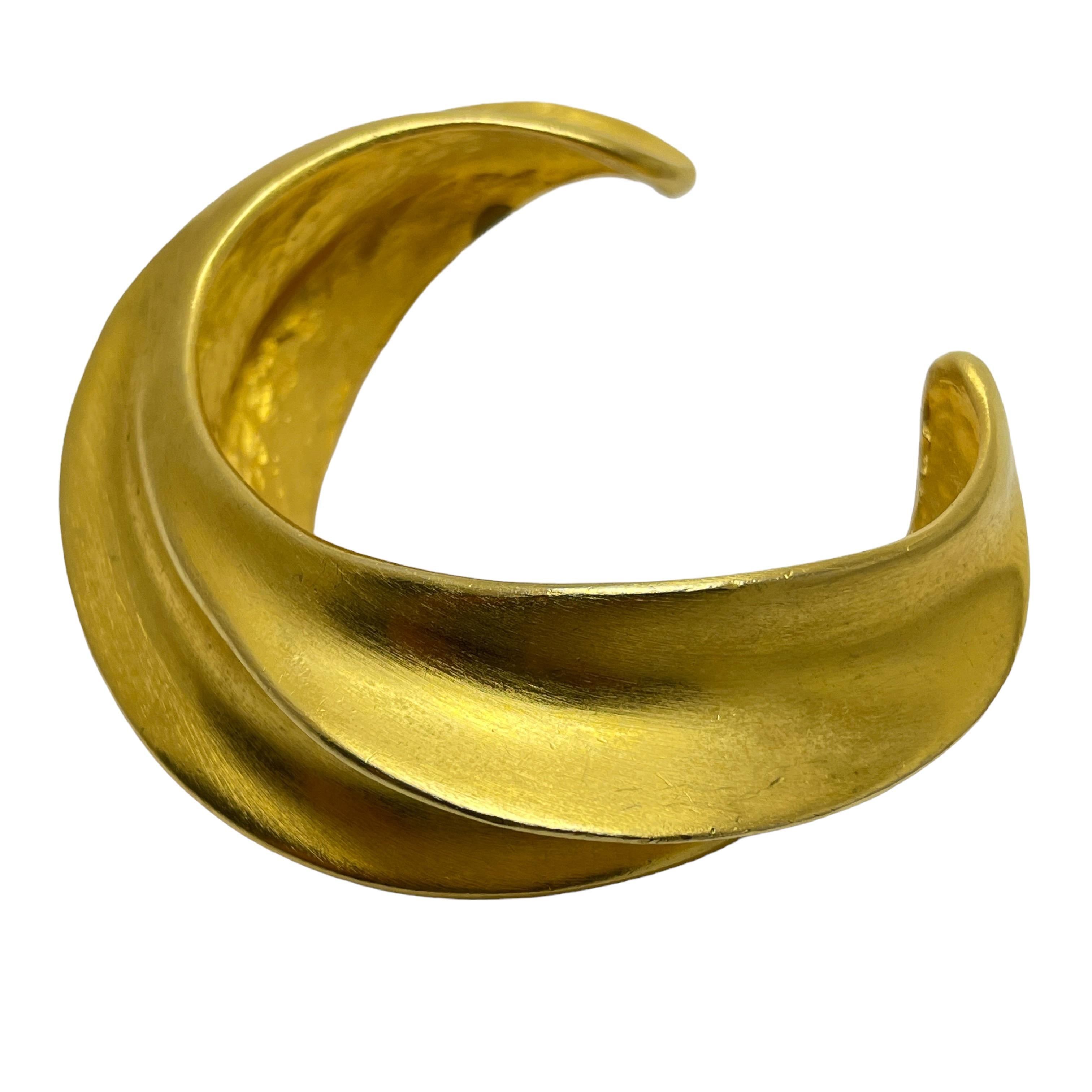 ANN TAYLOR vintage matte gold modernist geometric designer runway cuff bracelet For Sale 1