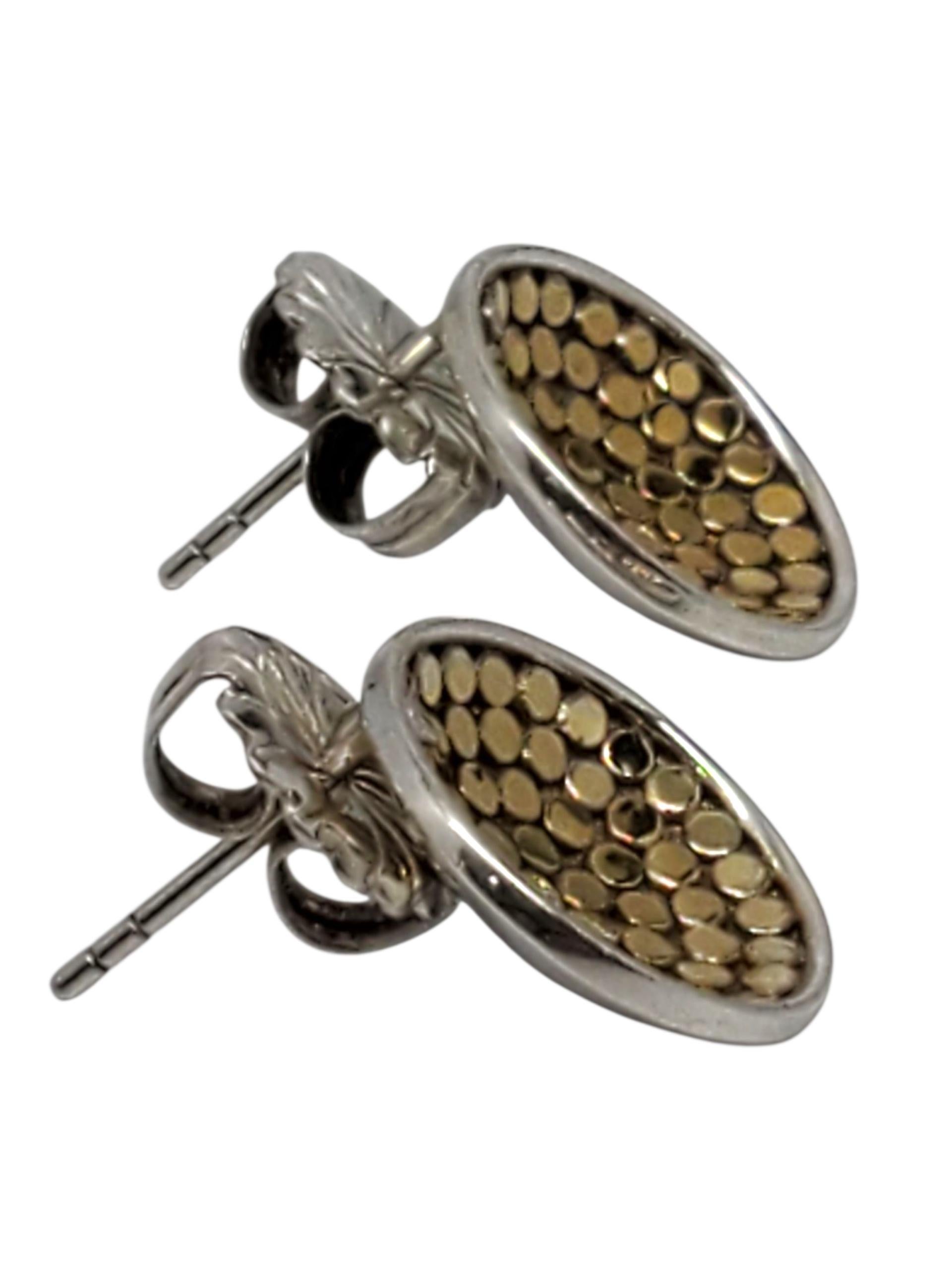 Anna Beck - Orecchini a disco Dot Dot Dot placcati in oro in argento sterling -

Questi audaci orecchini di Anna Beck sono caratterizzati da dettagli a puntini placcati in oro e da un design a cupola realizzato a mano in argento sterling.

Anello