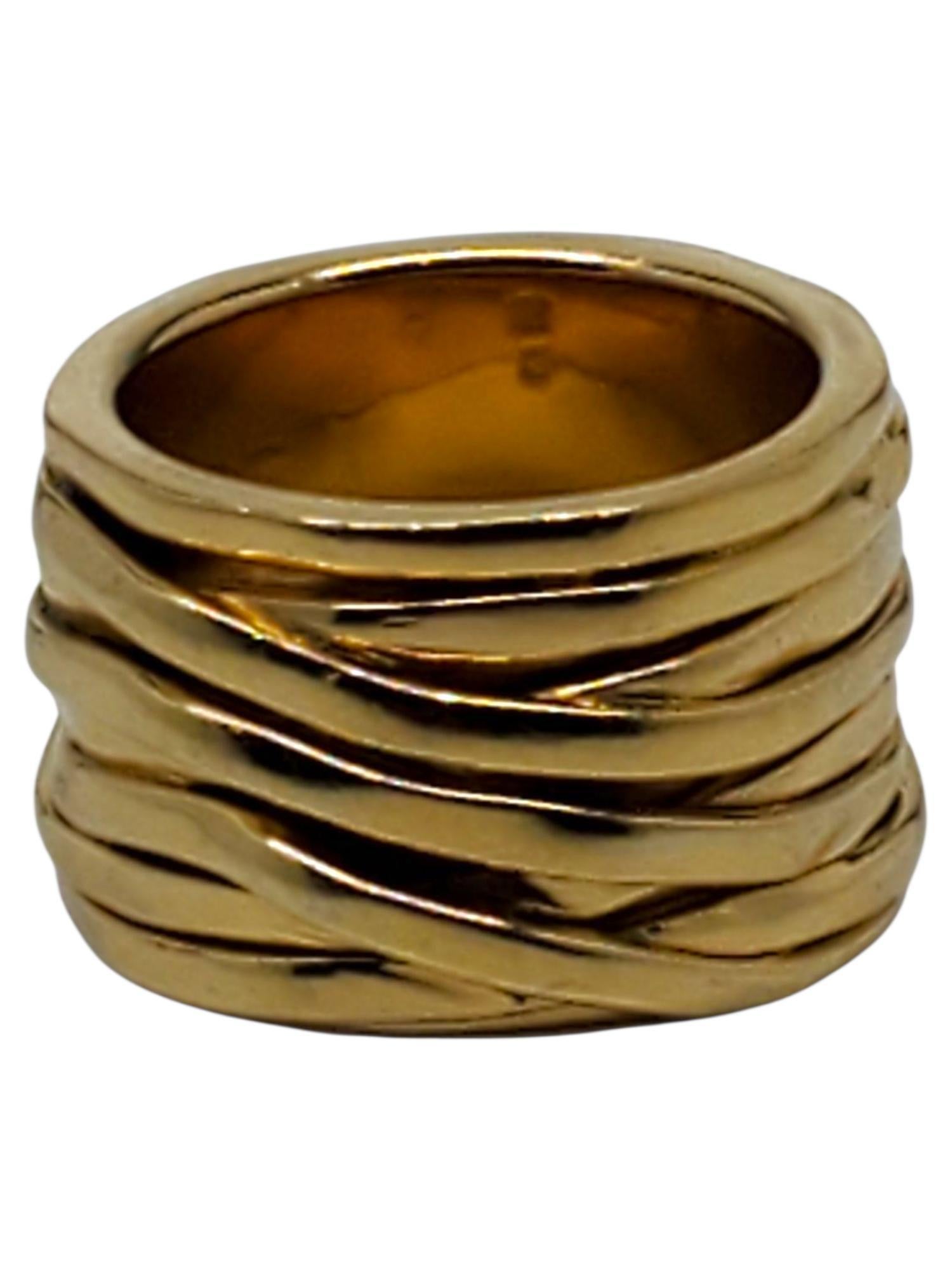 Anna Beck - Anello a fascia ondulata in argento placcato oro

Questo audace anello placcato in oro di Anna Beck presenta una fascia ondulata che dà l'impressione di avere più fasce impilate in un unico pezzo solido realizzato in argento