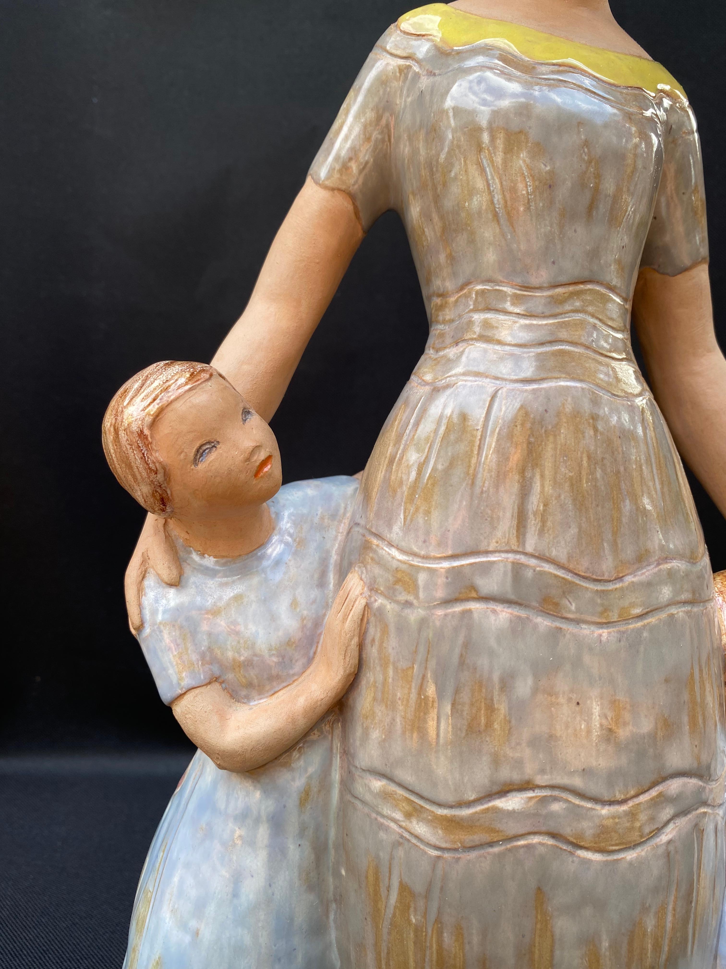 Mutter und Kinder aus Baumwolle (Moderne), Sculpture, von Anna Berkovits (Glauber Andorne)
