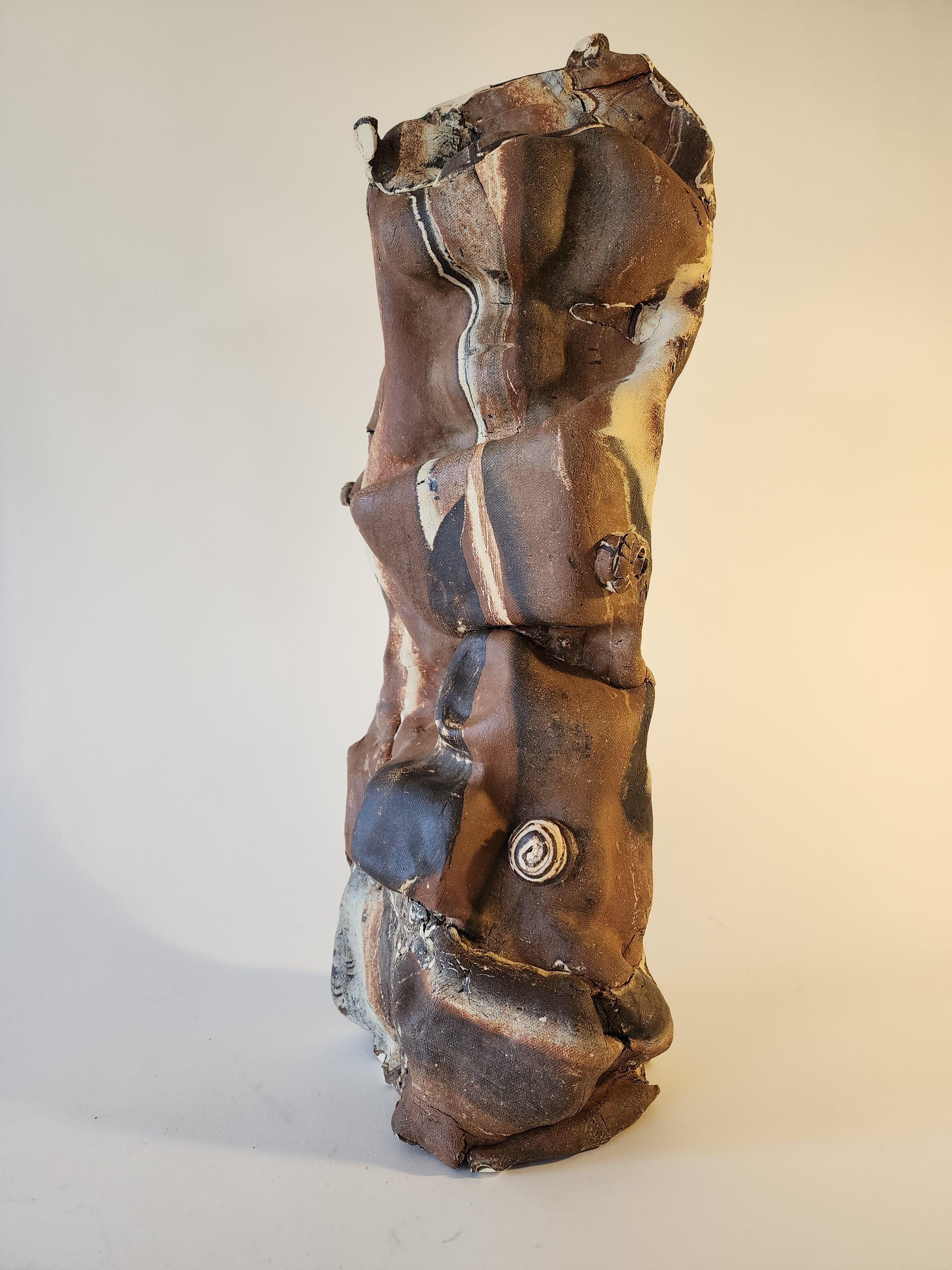 NOR Cliff Dwellings – Sculpture von Anna Bush Crews