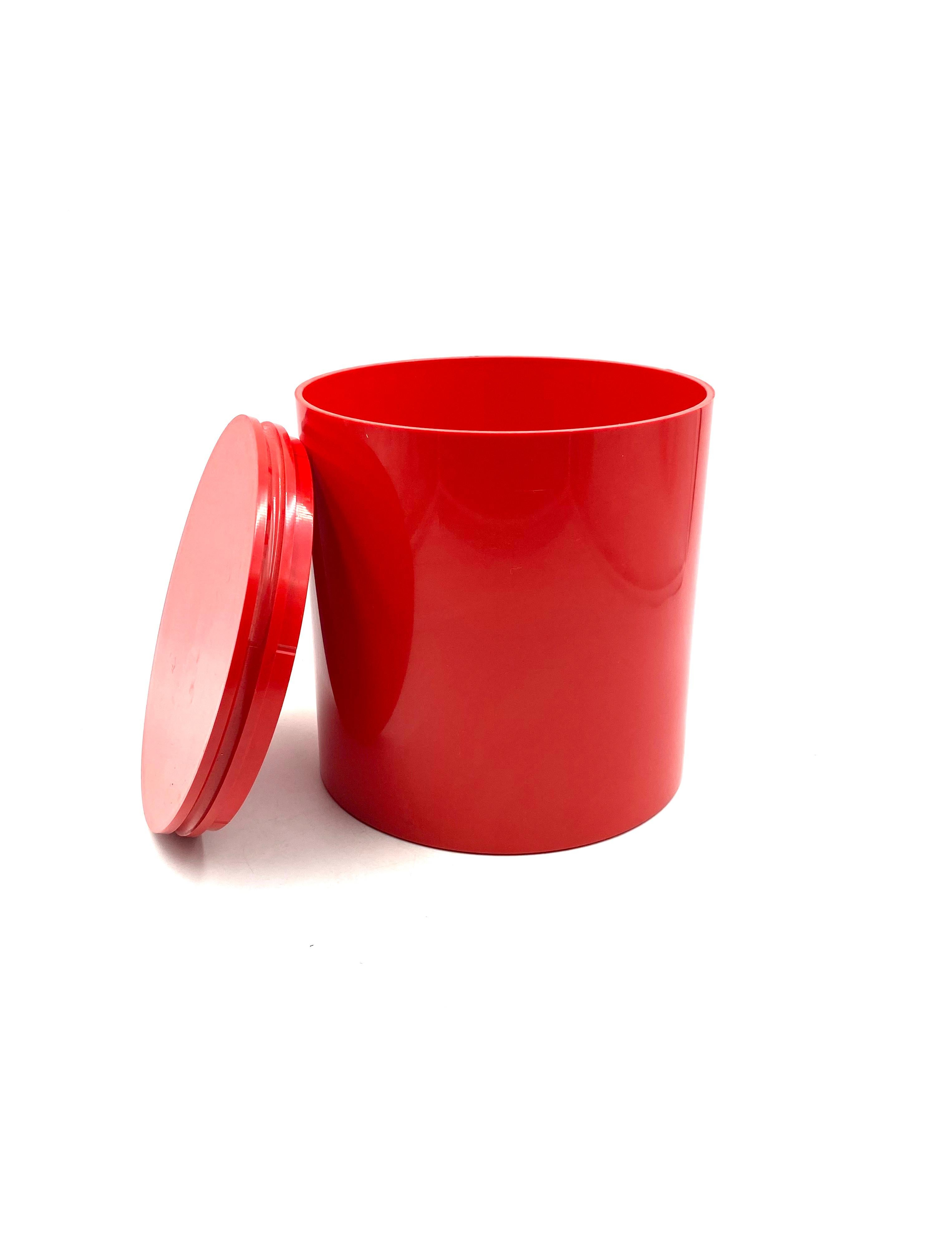 Anna Castelli Ferrari, Red biscuit jar / paper basket mod. 7305, Kartell, 1970  For Sale 5