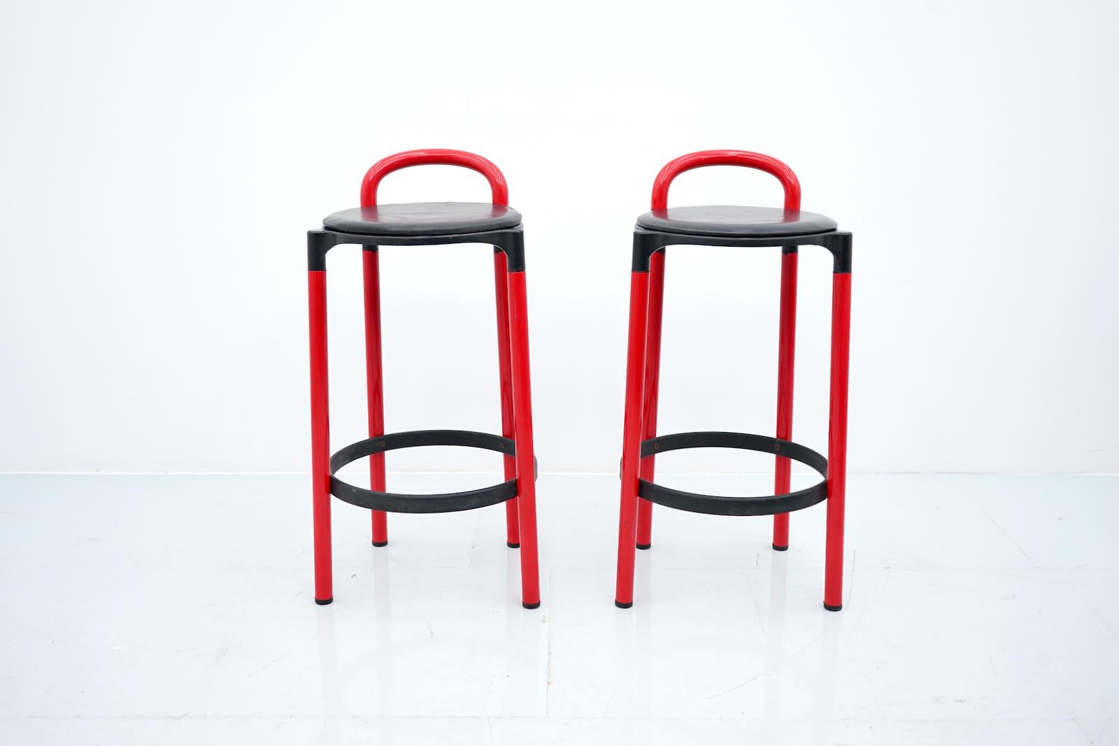 A Pair of high stools mod. 4823 by Anna Castelli for Kartell, 1979 in red and black with the original black cushion.

Good condition with small signs of usage.