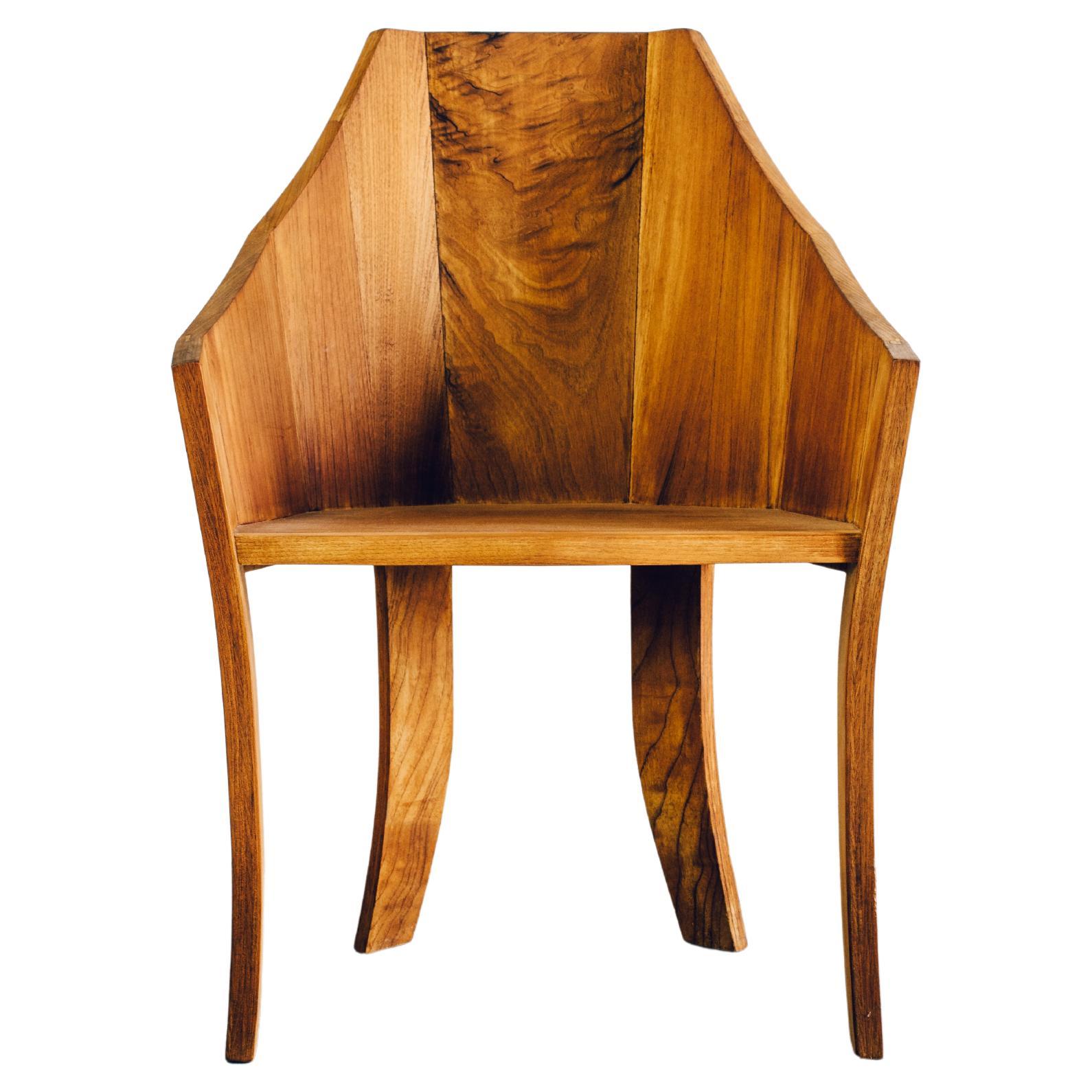Silla Anna, de madera de cedro viejo, diseñada y fabricada a mano por Rafael Calvo