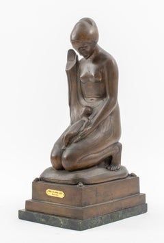 Escultura de bronce "Maternidad" de Anna Coleman Ladd