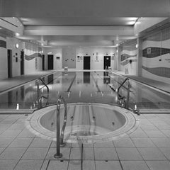 Quadratische Monochrome Quadratische Architekturfotografie: Swimming Pool Design