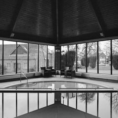 Monochrome quadratische Architekturfotografie: Swimming Pool Design