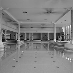 Monochrome quadratische Architekturfotografie: Swimming Pool Design