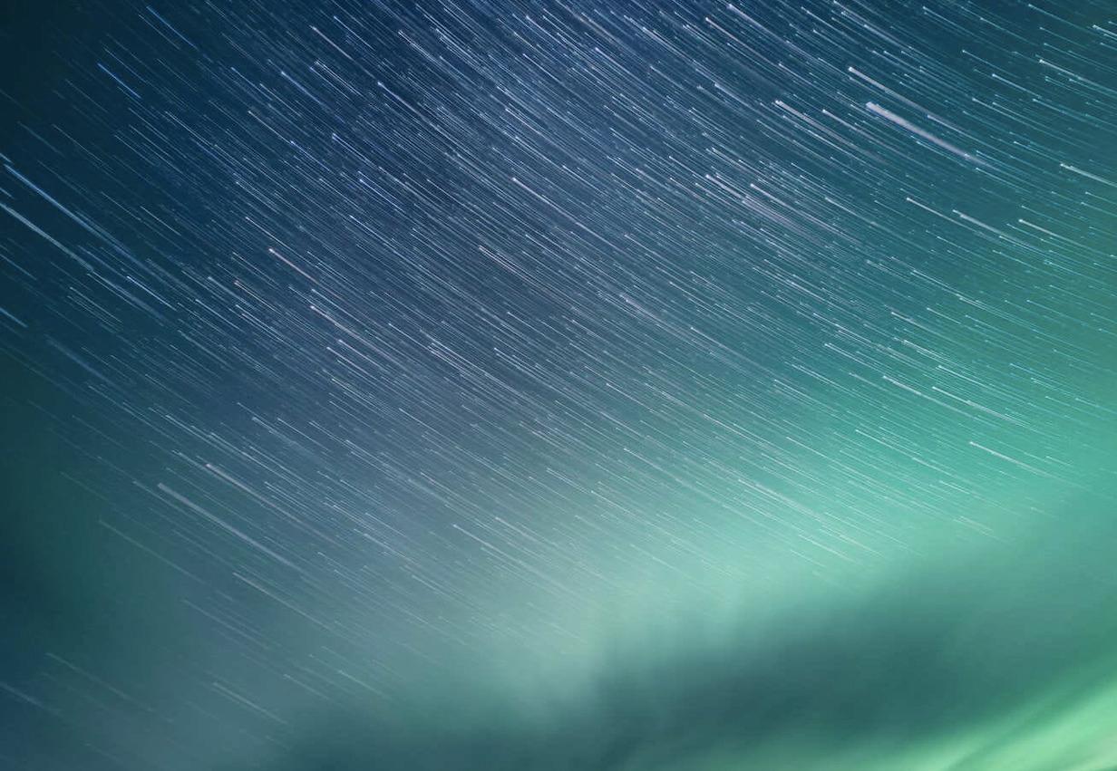 Fotografía verde de auroras boreales de Anna Dobrovolskaya-Mints en venta 2