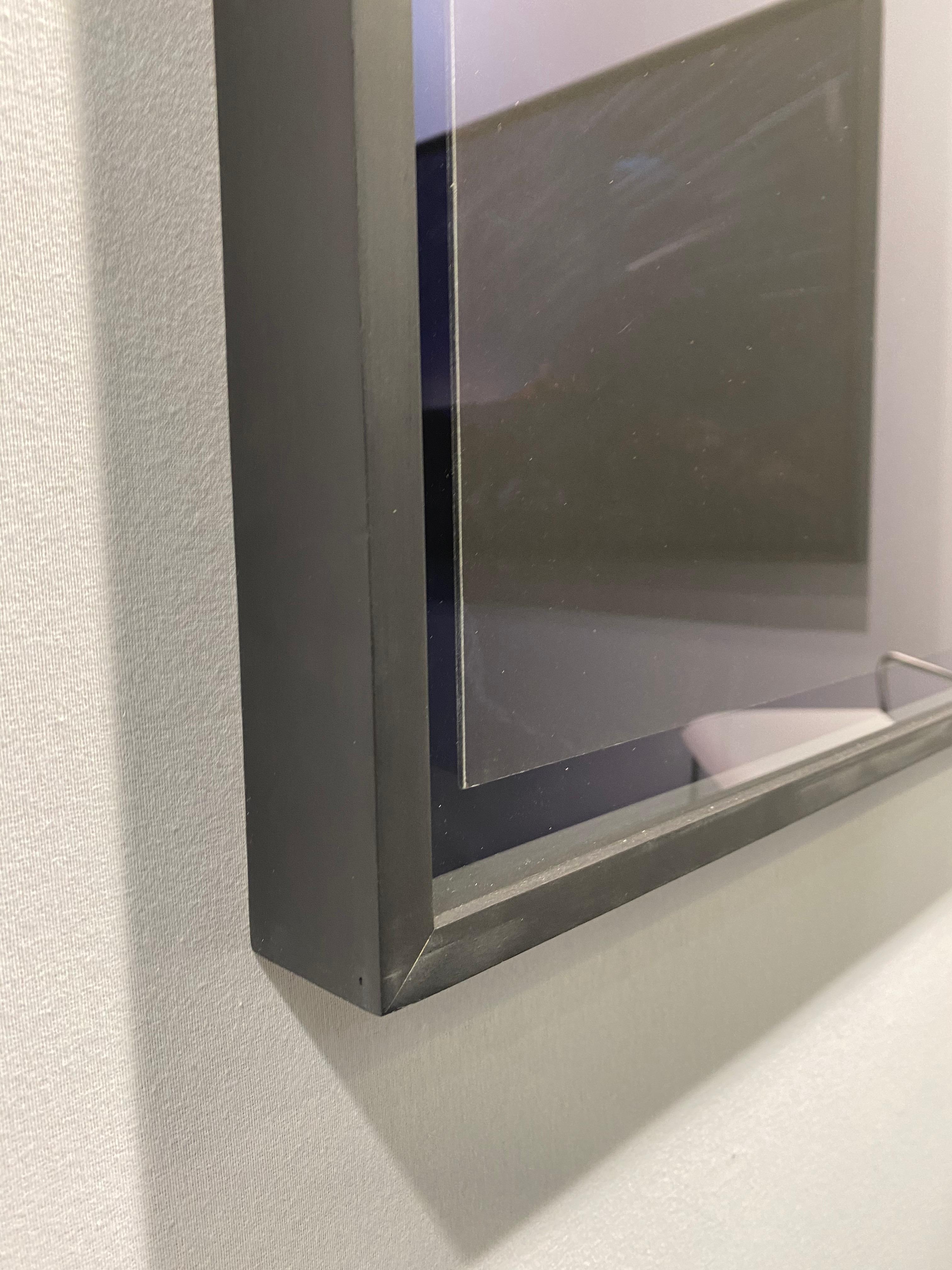 Trails étoilés dans le désert du Namib. Photo de nuit bleue, cadre flottant, verre de musée - Gris Landscape Photograph par Anna Dobrovolskaya-Mints