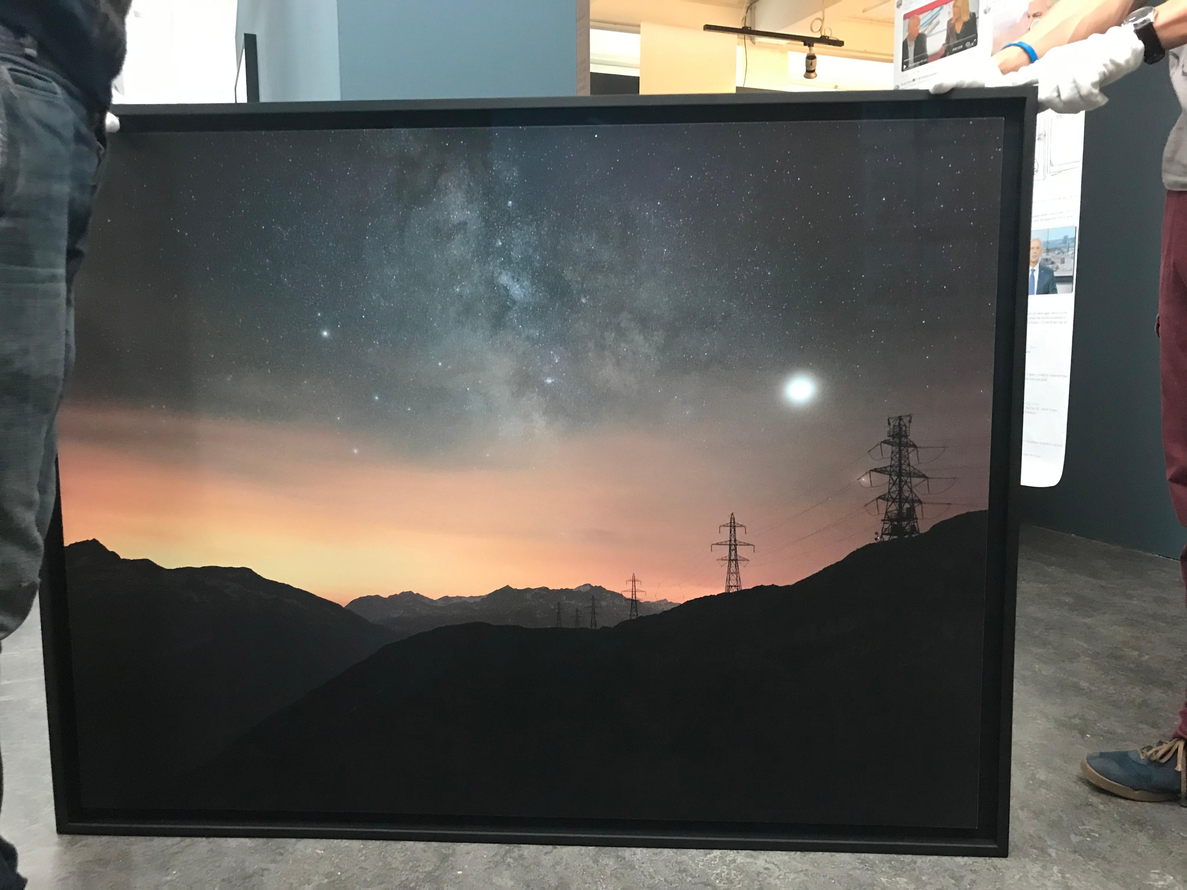 Astrofotografía impresionante: Puesta de Sol Celeste con Presencia Similar a Júpiter - Photograph de Anna Dobrovolskaya-Mints
