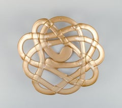 Anna Ehrner para Kosta Boda.  Cuenco "Cesta" de vidrio artístico dorado y transparente.