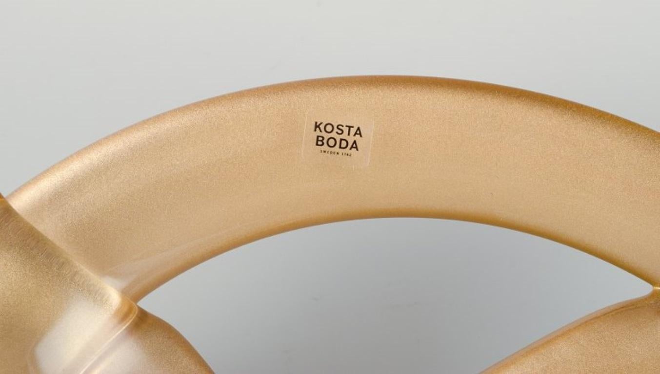 Verre d'art Anna Ehrner pour Kosta Boda.  Bol « Coffret » en or et verre d'art transparent. en vente