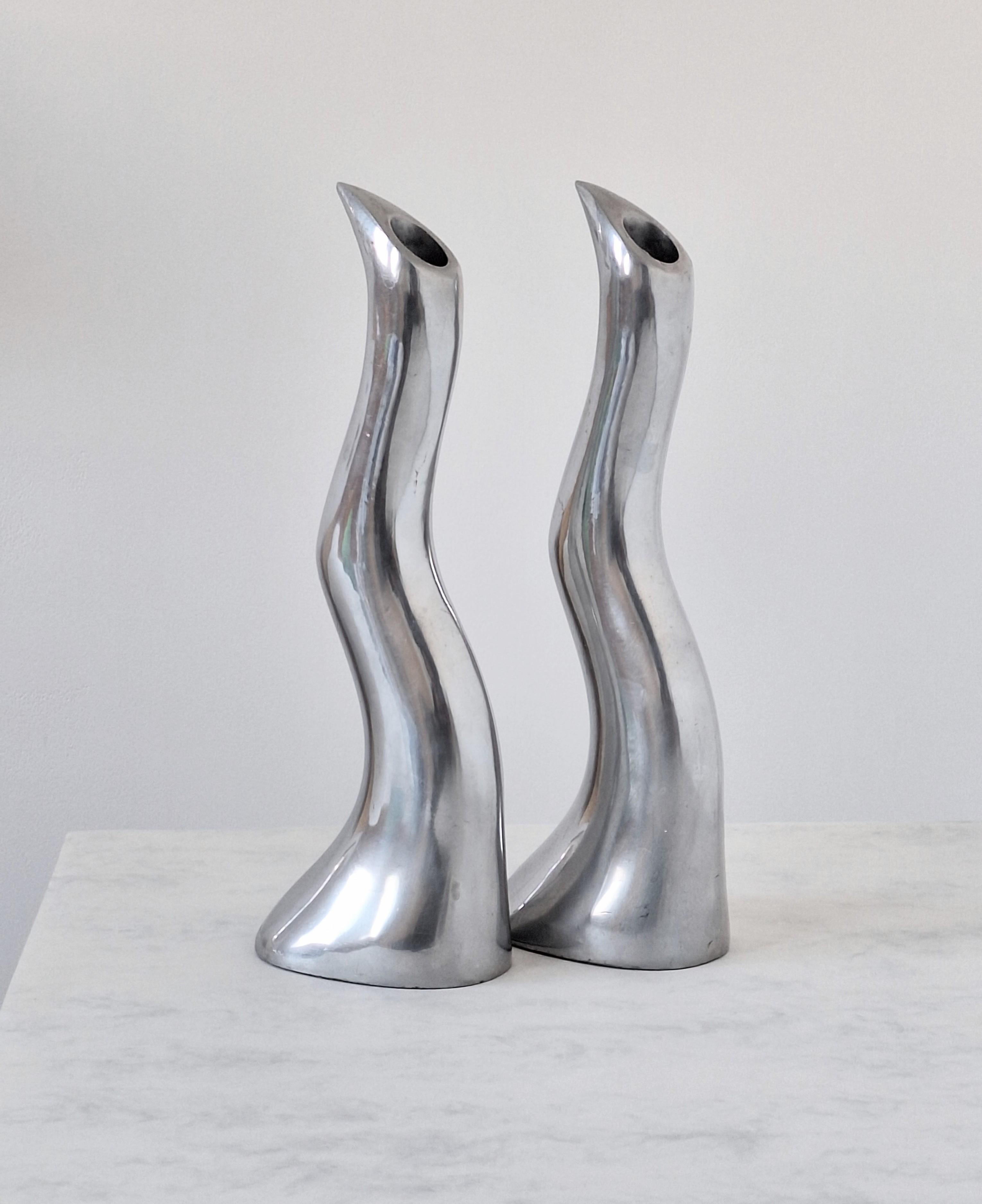Set of 2 beautiful Modernist wavy candlesticks made of solid aluminium. 

These great statement modernist aluminium candlesticks were designed by Danish designer Anna Everlund in the eighties and have a graceful wavy zigzag shape that tapers to a