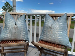 Fodera per cuscino di design "Anna French Javanese Stripe Spa Blue Antilles" — Set da 2