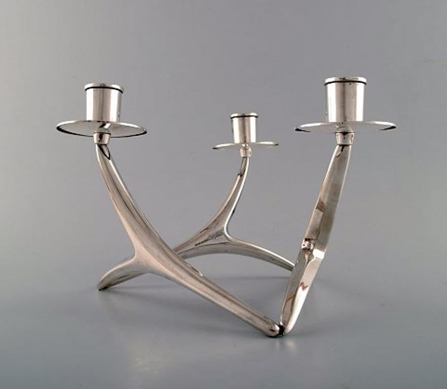 Anna-Greta Eker: A three-armed modernist silver candle stick from Auran Kultaseppä, Turkku, Finland, 1959.
Measures: 21 cm x 14 cm.
In perfect condition.
Marked.