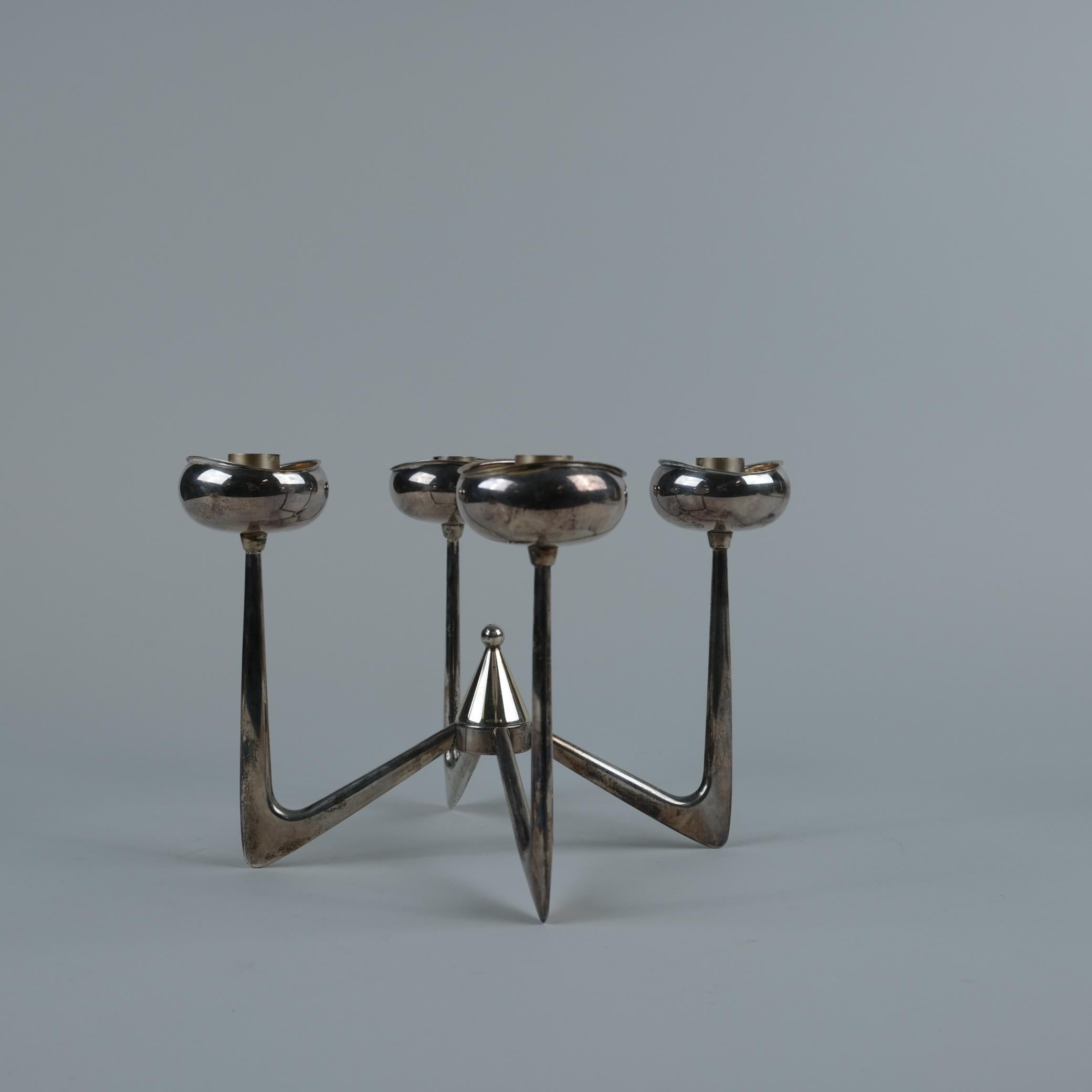 Mid-Century moderno Anna-Greta Eker Portacandele futuristico in argento, Auran Kultaseppä 1963 in vendita