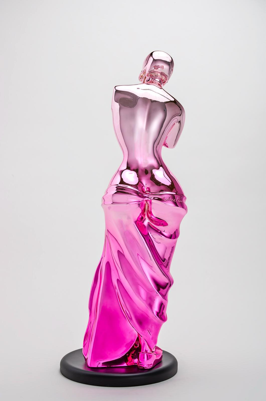 Minnie rose pâle  - Pop Art Sculpture par Anna Kara
