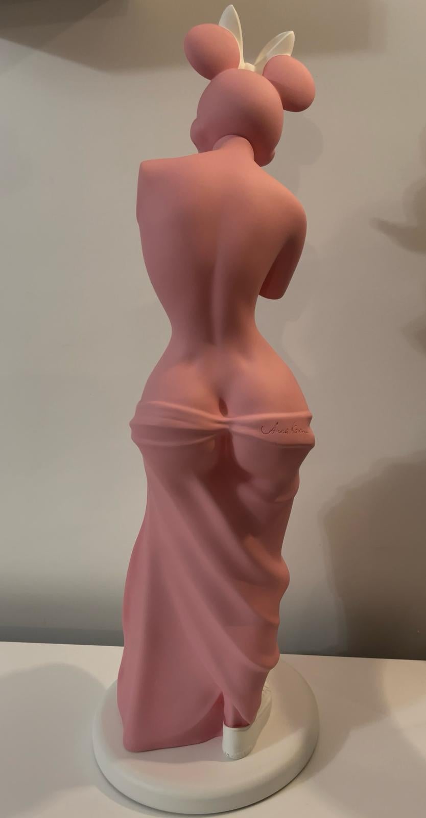 Minnie Mellow Pink - Pop Art Sculpture by Anna Kara